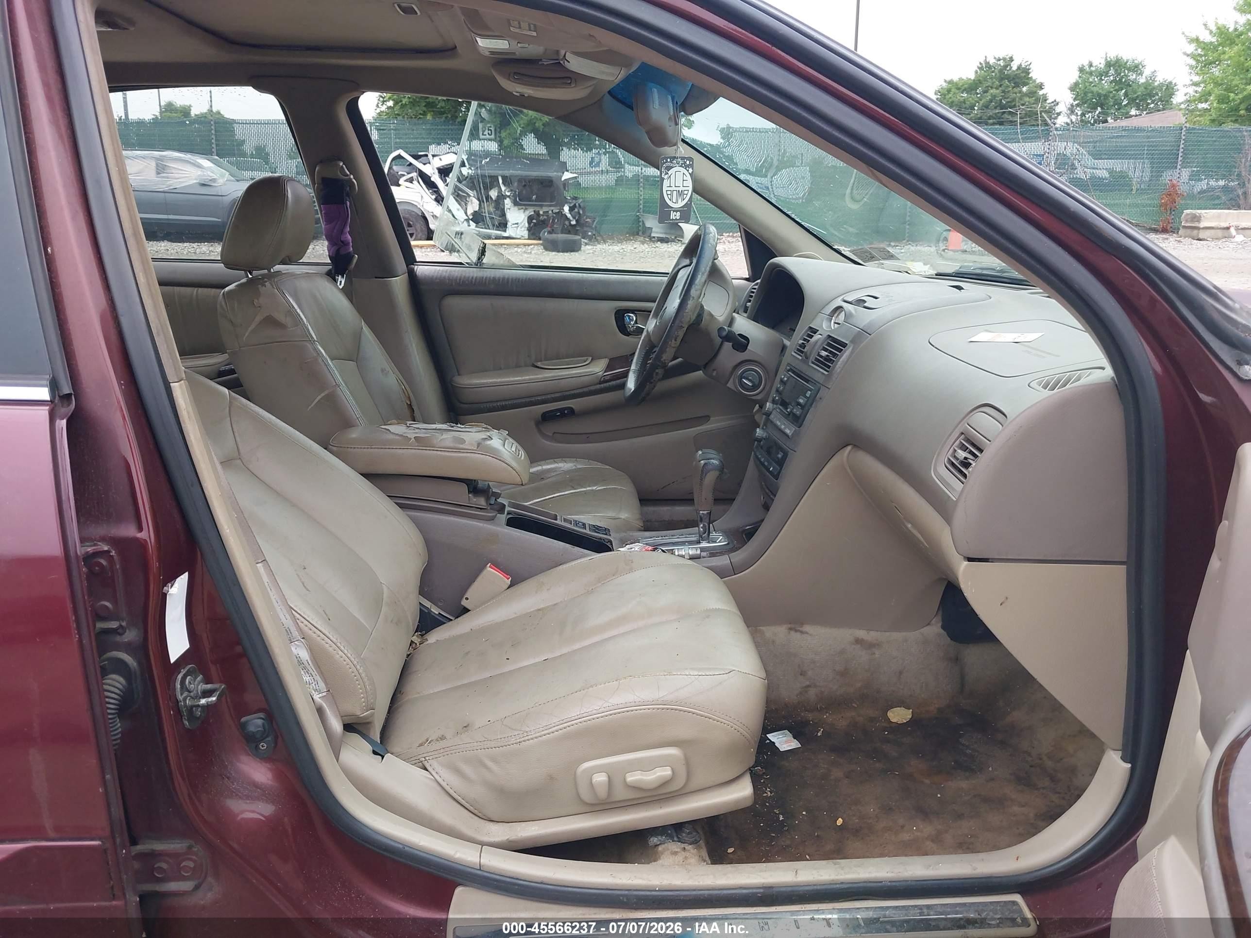 2000 Infiniti I30 Luxury/touring Burgundy vin: JNKCA31AXYT121839