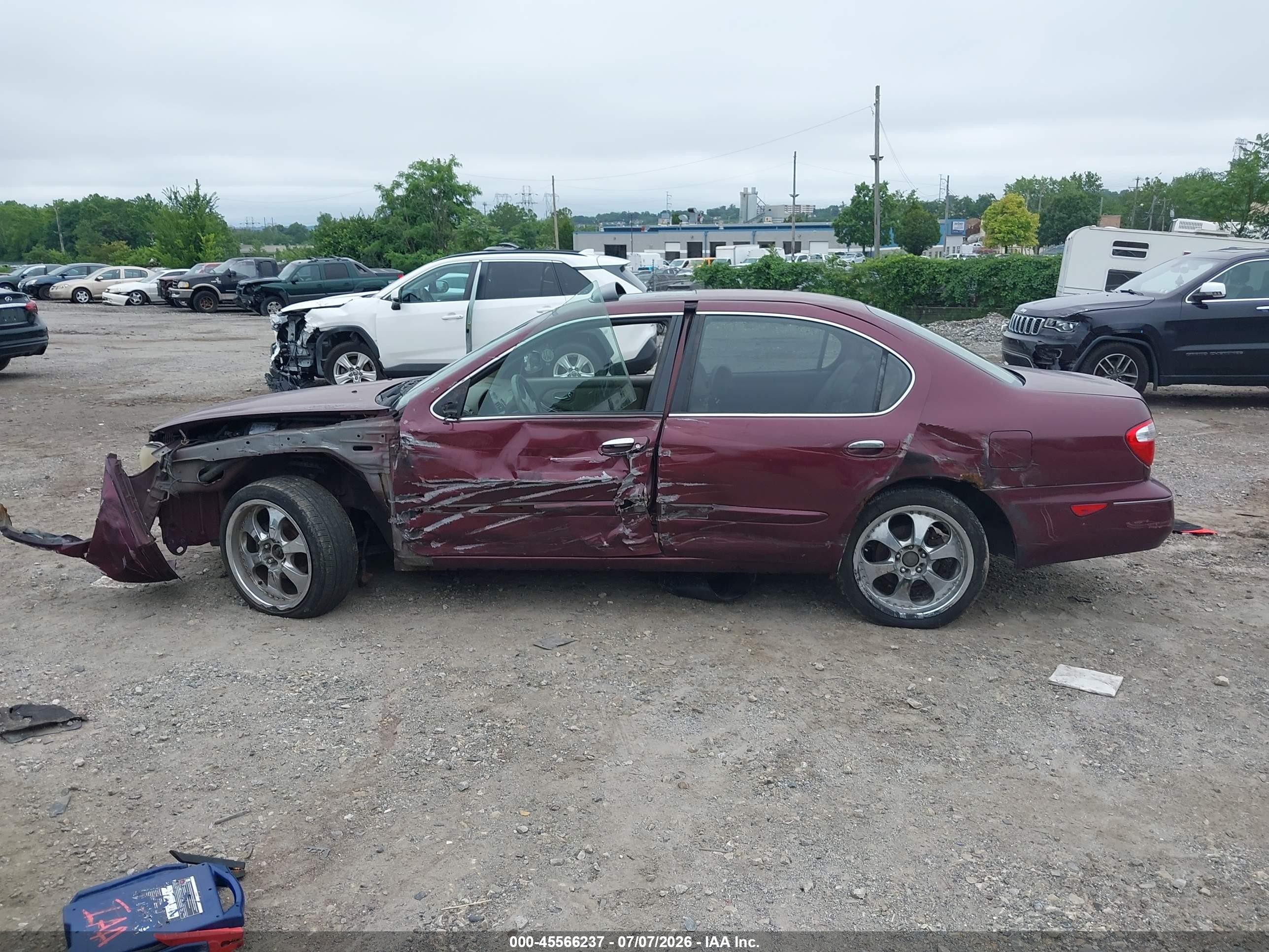 2000 Infiniti I30 Luxury/touring Burgundy vin: JNKCA31AXYT121839