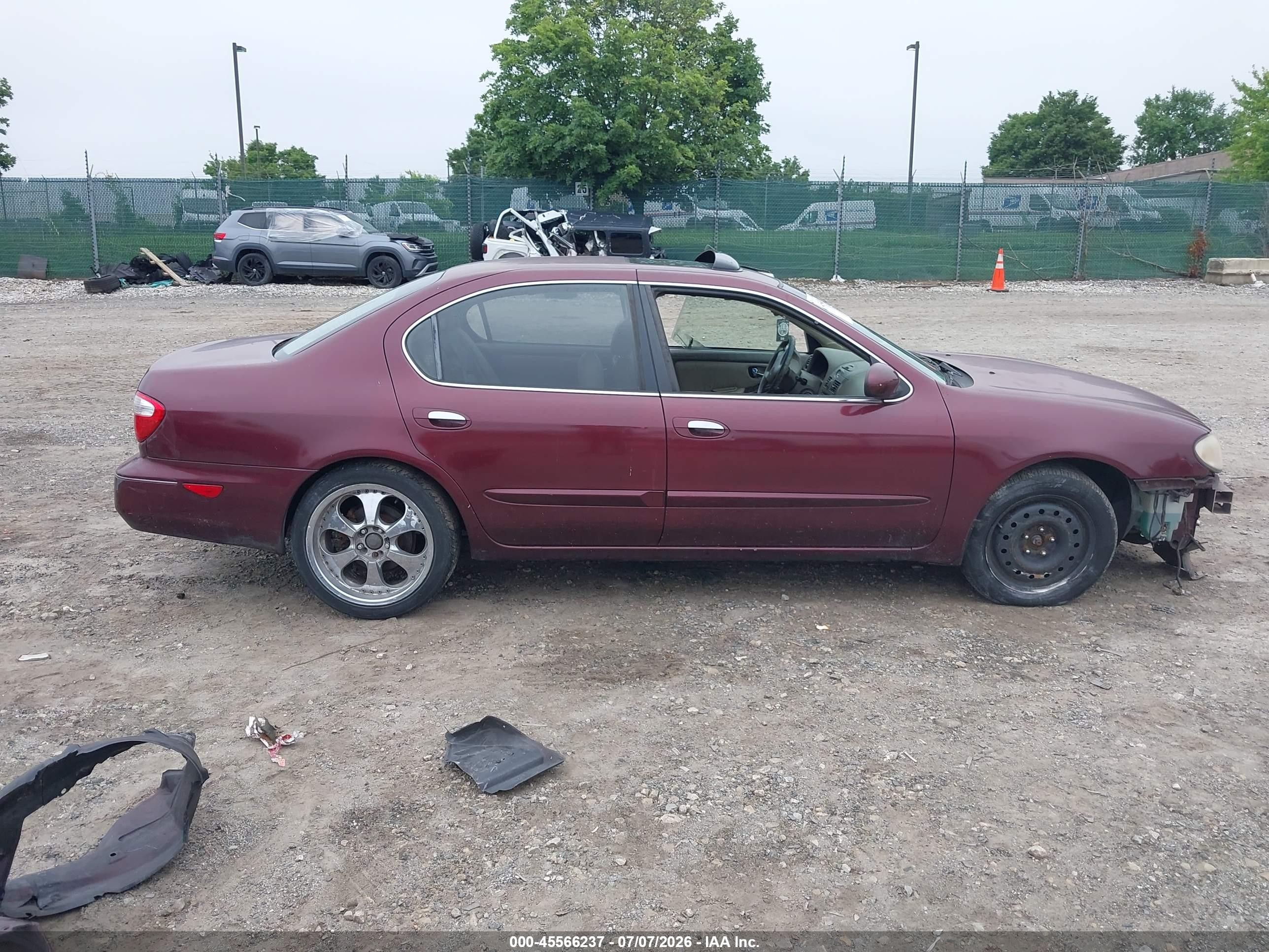 2000 Infiniti I30 Luxury/touring Burgundy vin: JNKCA31AXYT121839