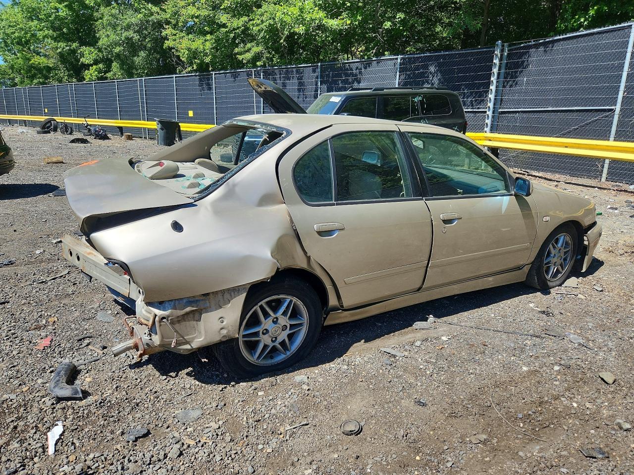2002 Infiniti G20 Base Gold vin: JNKCP11A02T507289