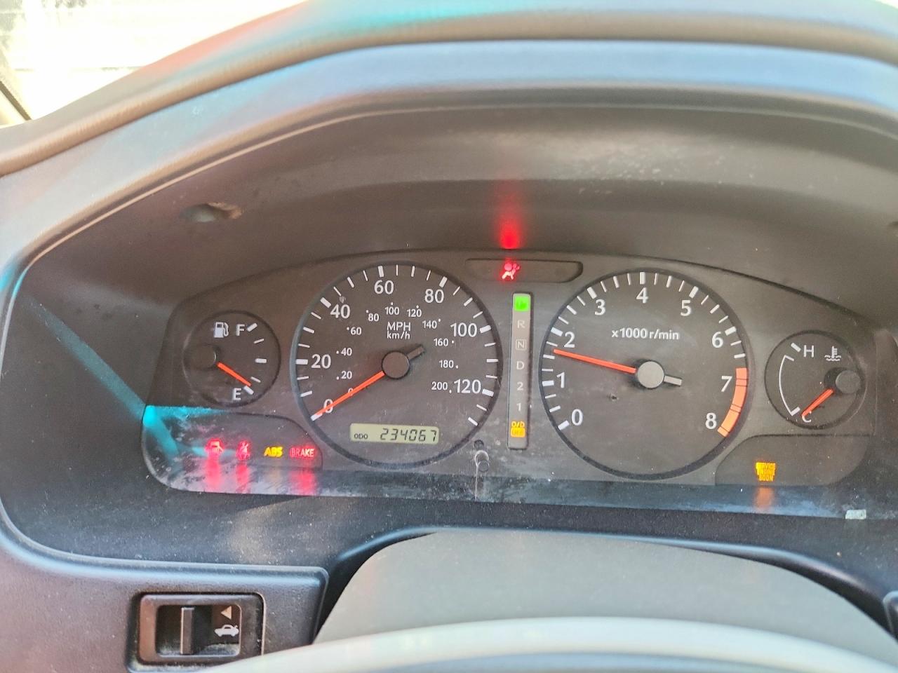 2002 Infiniti G20 Base Gold vin: JNKCP11A02T507289