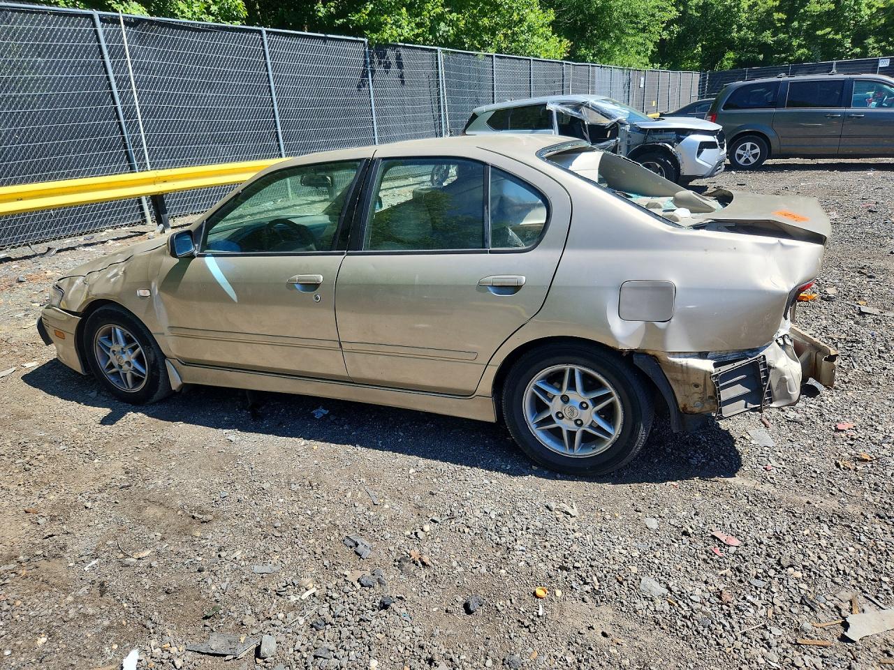 2002 Infiniti G20 Base Gold vin: JNKCP11A02T507289