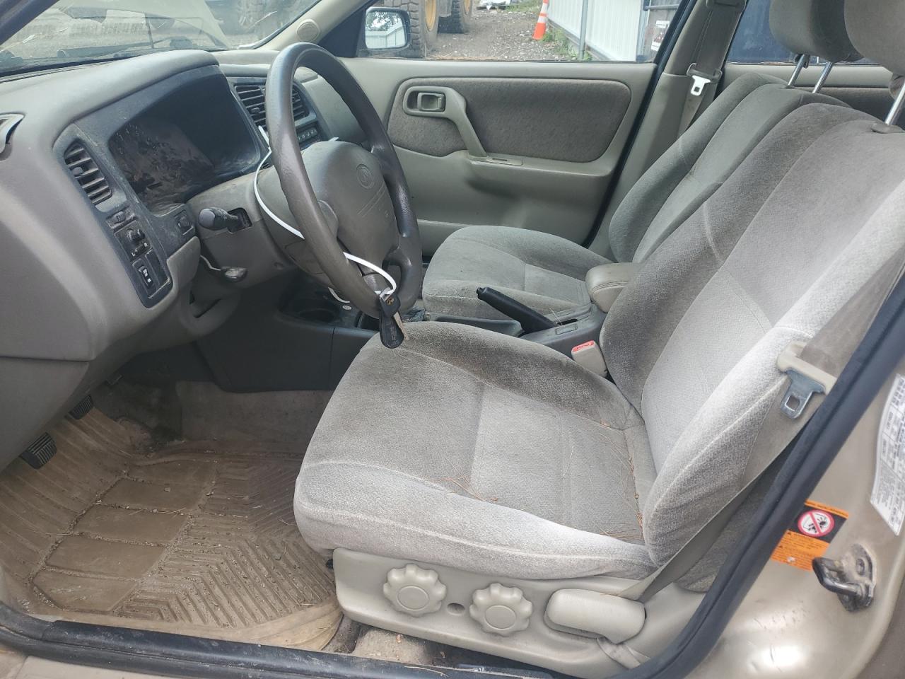1999 Infiniti G20    Gold vin: JNKCP11A0XT009374
