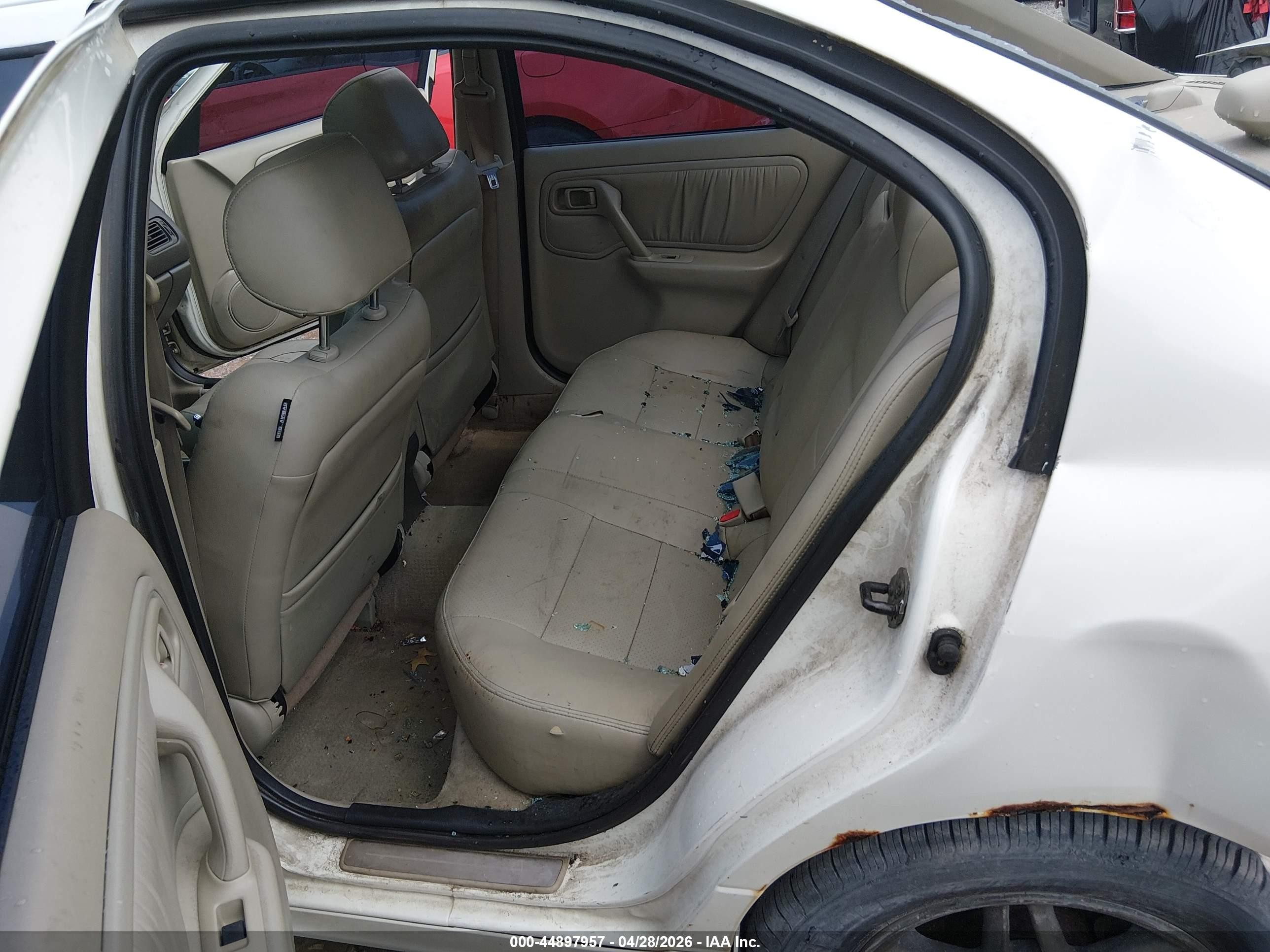2002 Infiniti G20 Luxury White vin: JNKCP11A12T500688