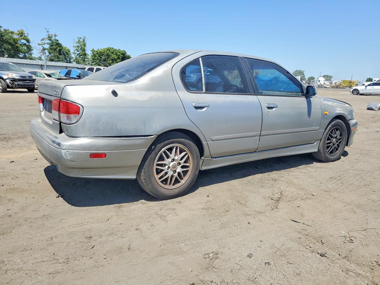 2000 Infiniti G20 Base Silver vin: JNKCP11A2YT300900