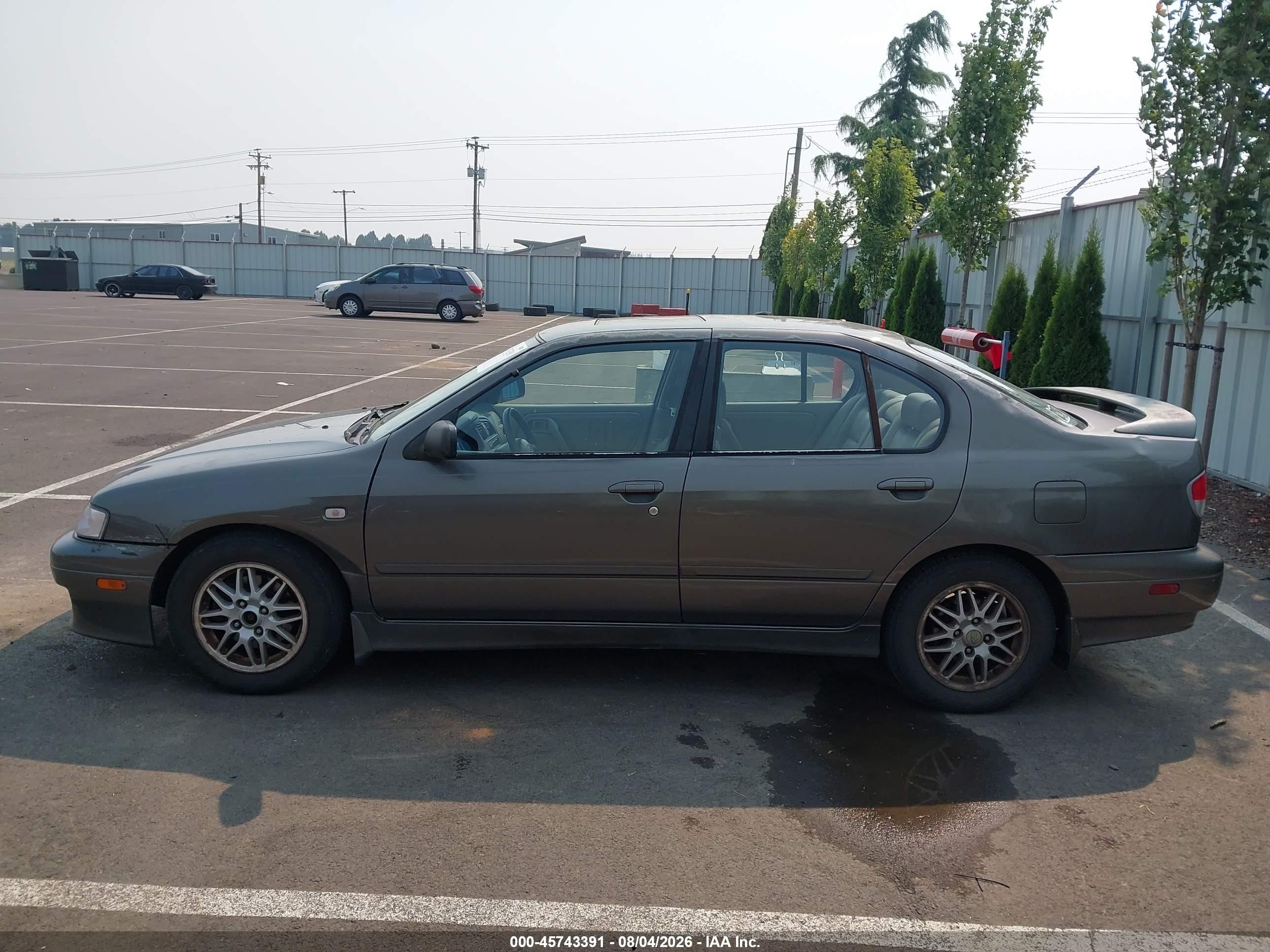 2001 Infiniti G20 Luxury Brown vin: JNKCP11A71T406667