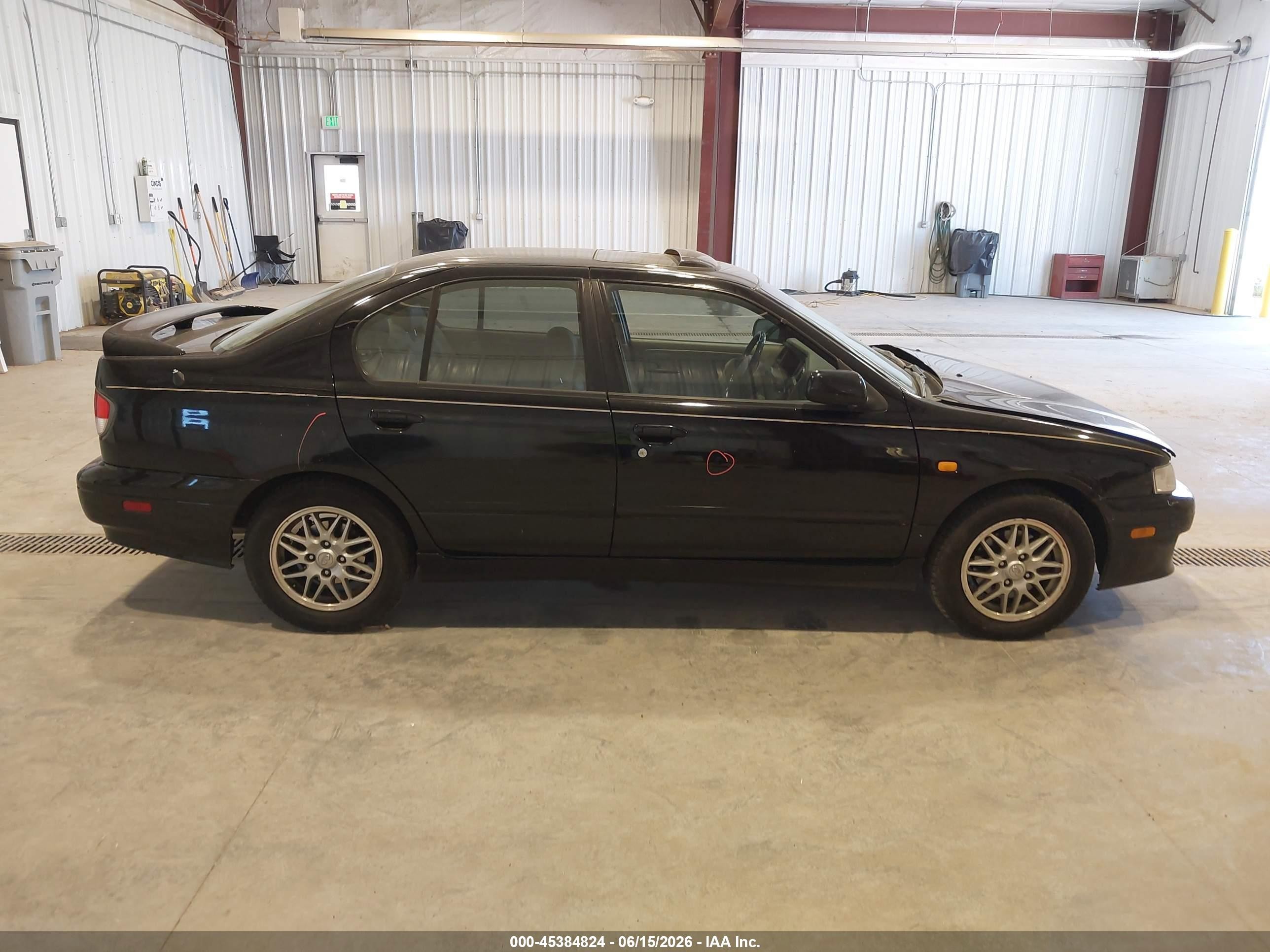 1999 Infiniti G20 Standard/touring Черный vin: JNKCP11A8XT018162