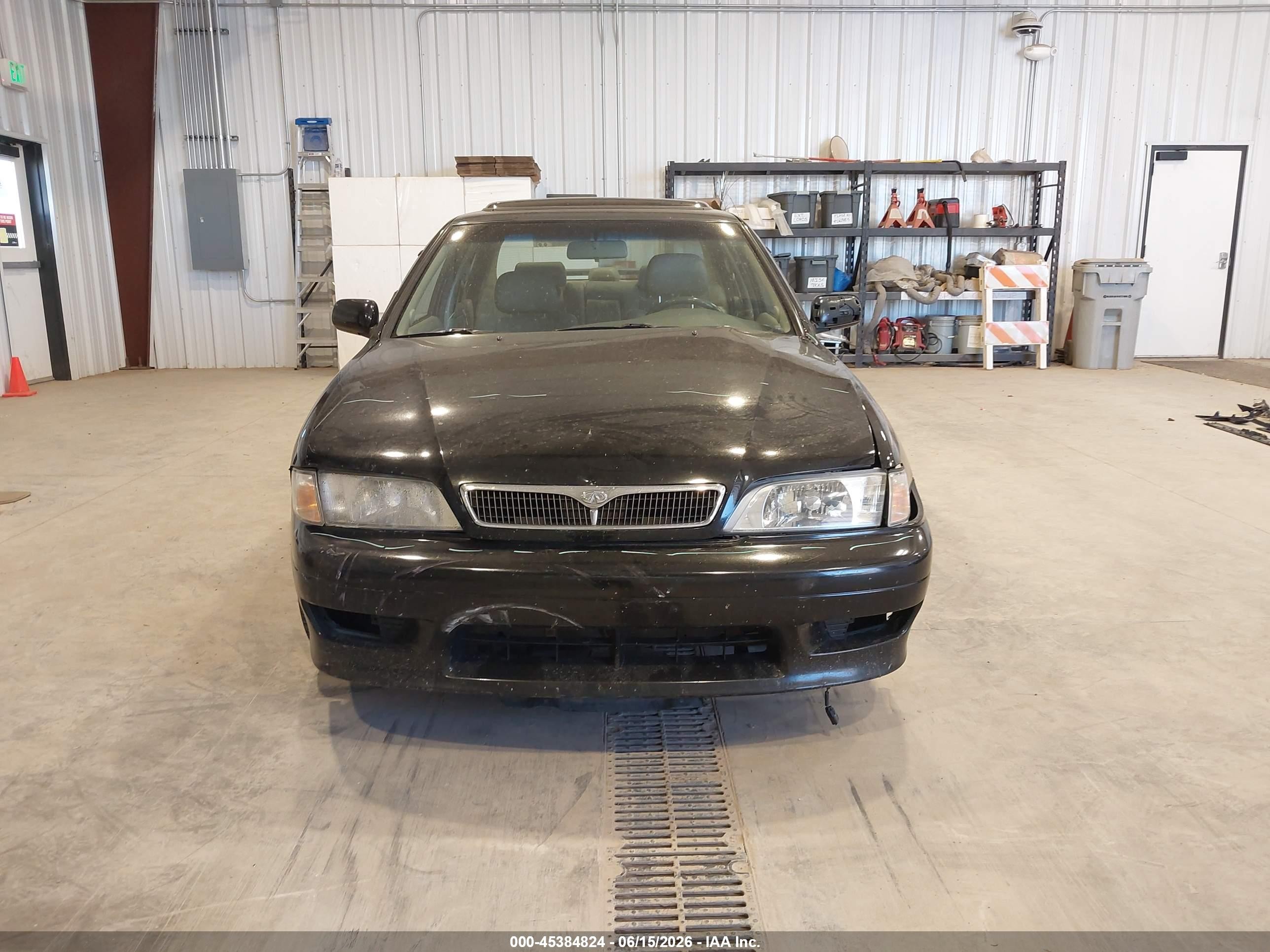 1999 Infiniti G20 Standard/touring Черный vin: JNKCP11A8XT018162