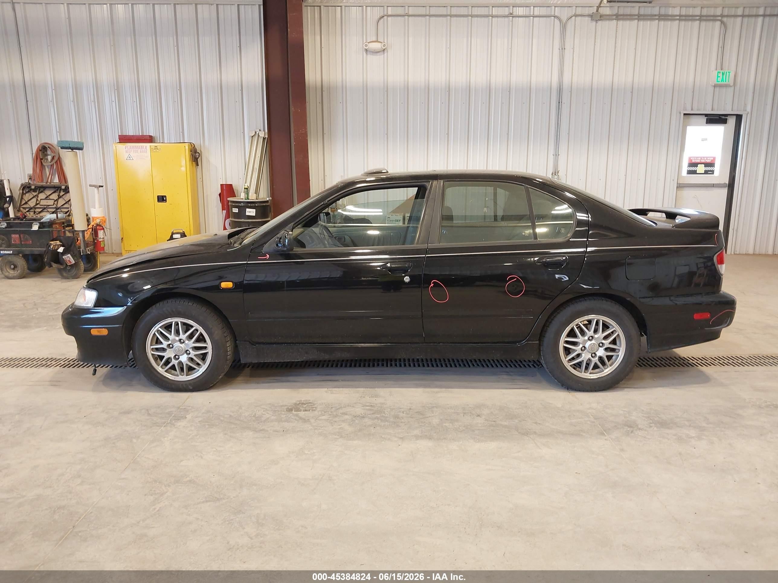 1999 Infiniti G20 Standard/touring Черный vin: JNKCP11A8XT018162