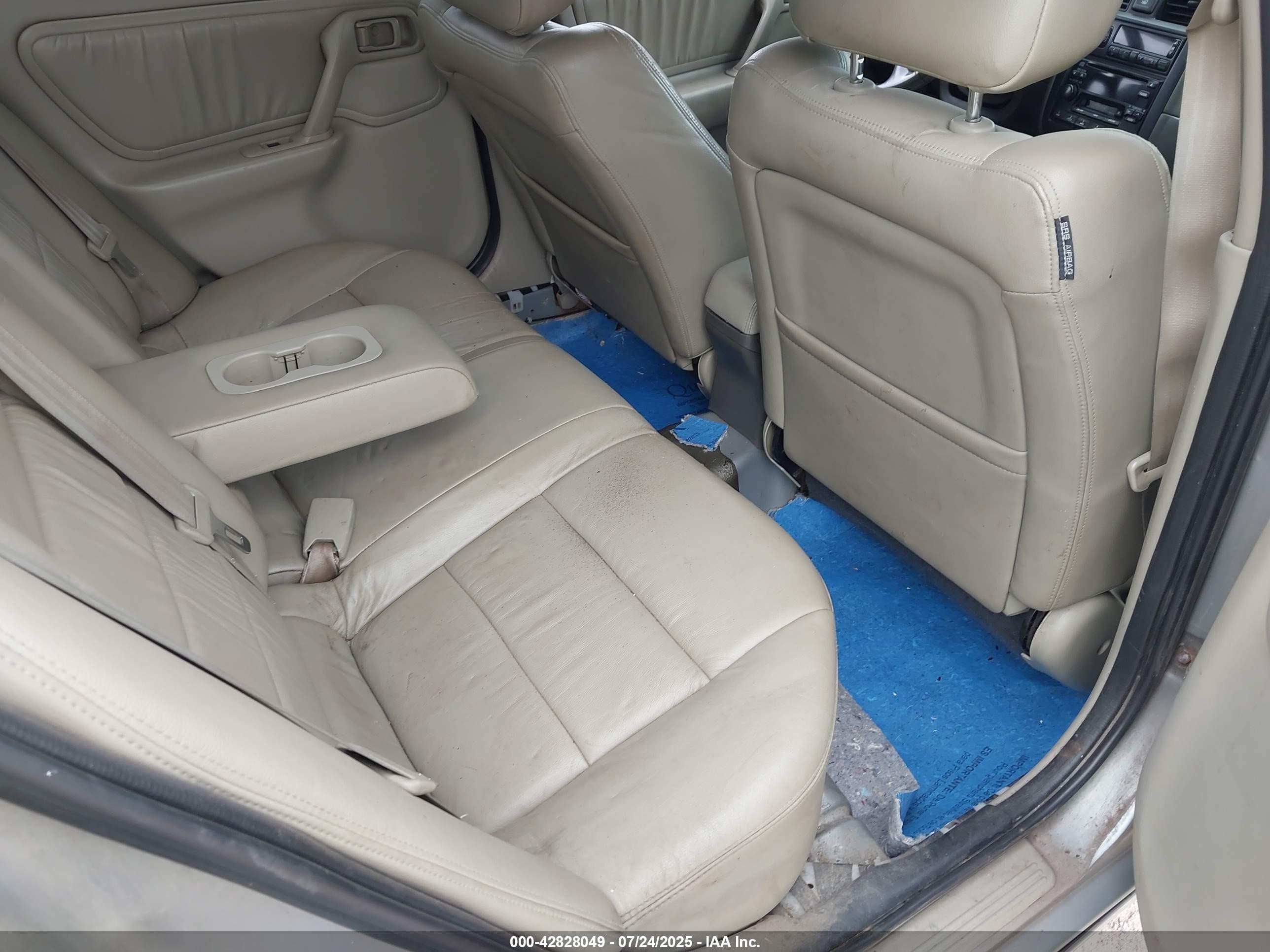 1999 Infiniti G20 Standard/touring Silver vin: JNKCP11A8XT019604