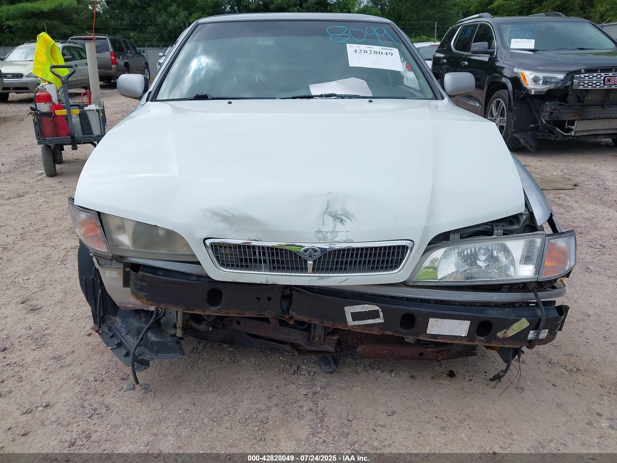 1999 Infiniti G20 Standard/touring Silver vin: JNKCP11A8XT019604