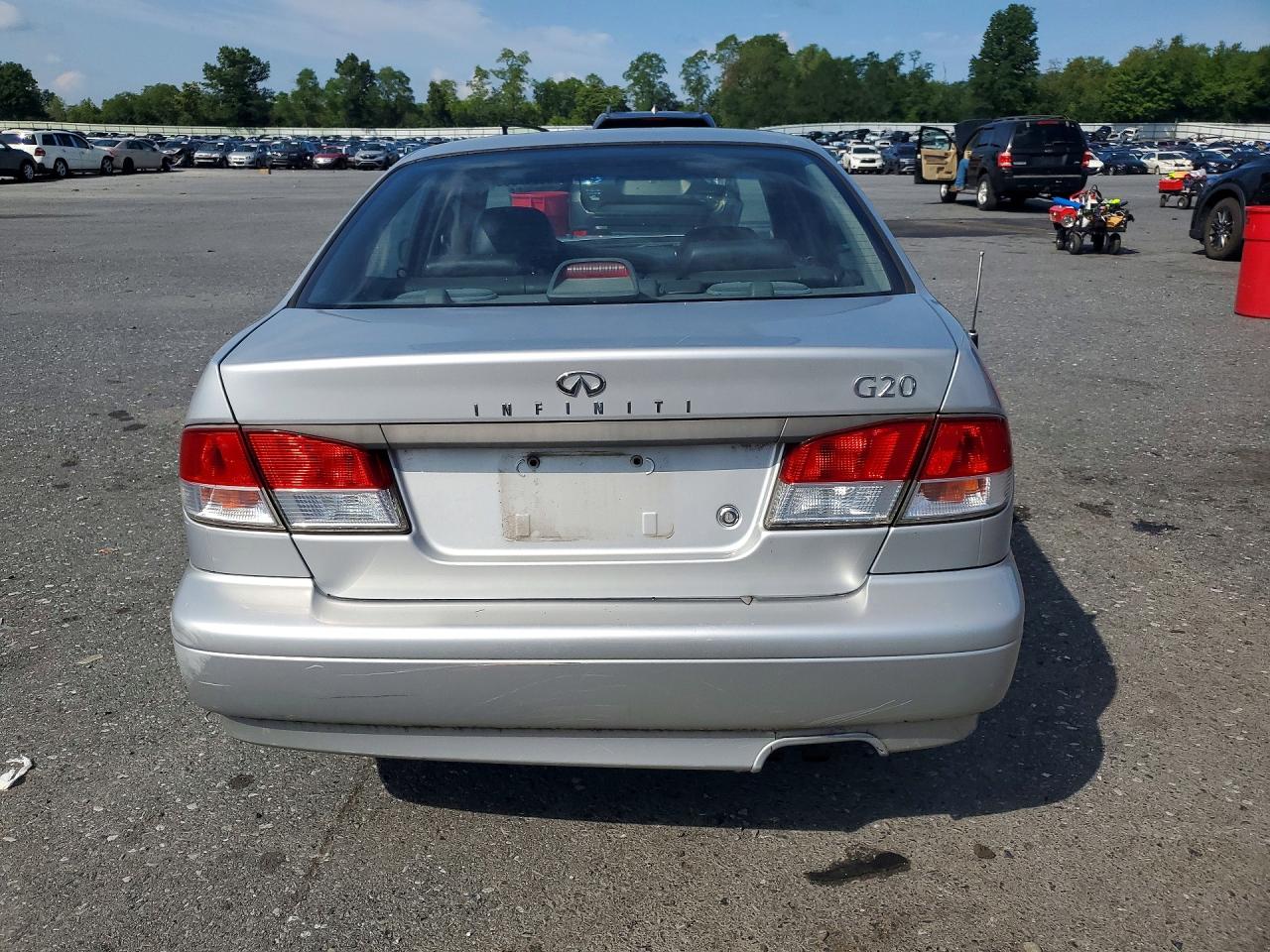 2002 Infiniti G20 Base Silver vin: JNKCP11A92T508280