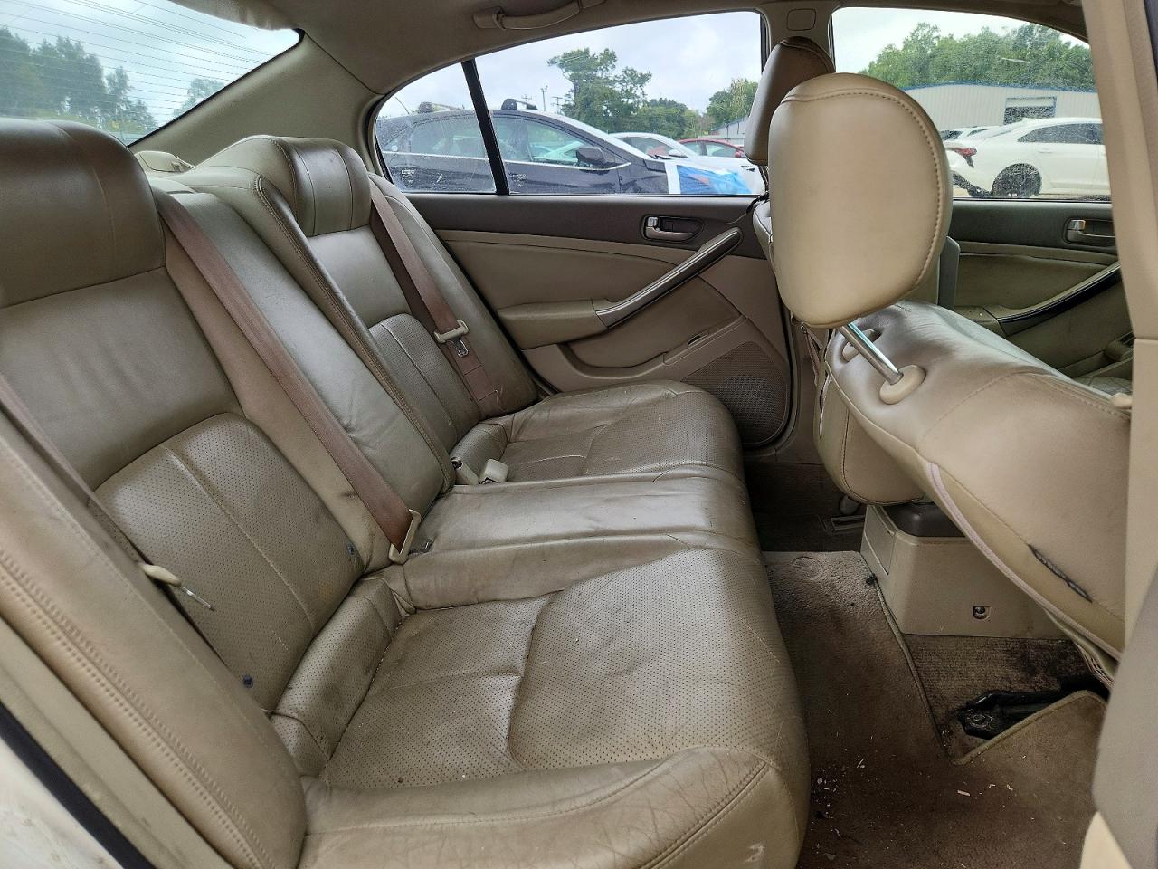 2004 Infiniti G35 Base White vin: JNKCV51E14M612808