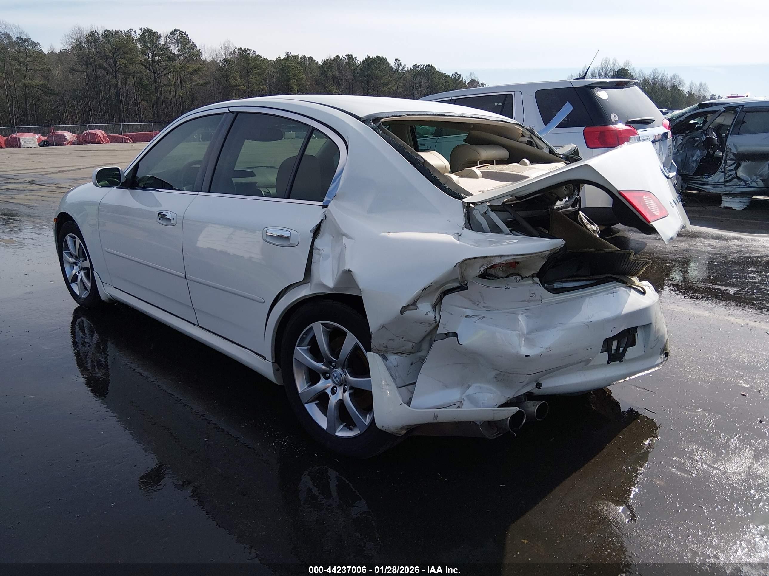 2005 Infiniti G35   White vin: JNKCV51E15M212717