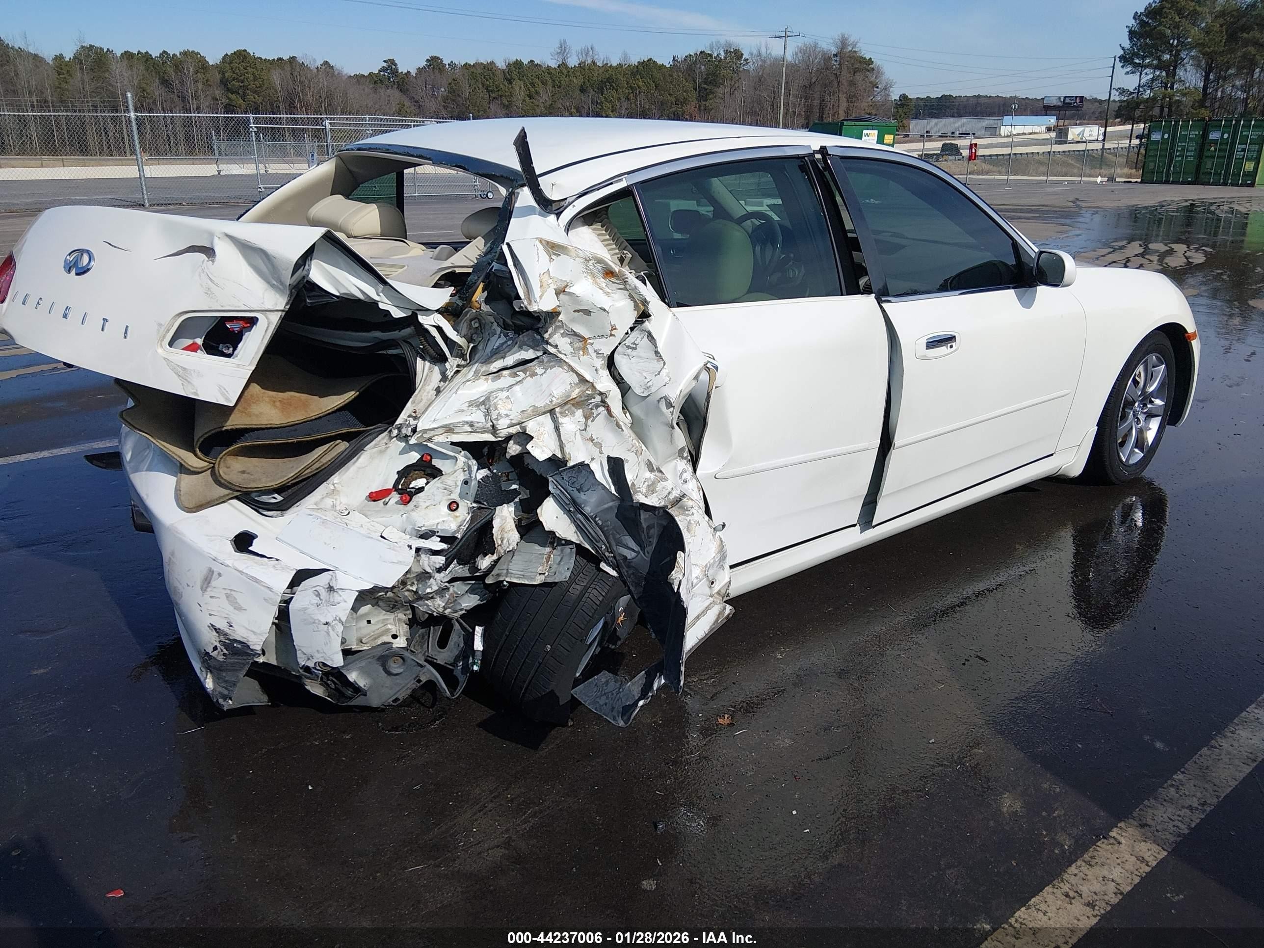 2005 Infiniti G35   White vin: JNKCV51E15M212717