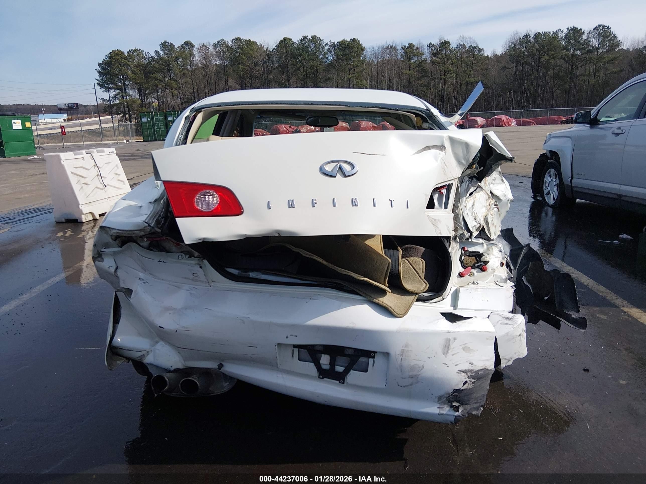 2005 Infiniti G35   White vin: JNKCV51E15M212717
