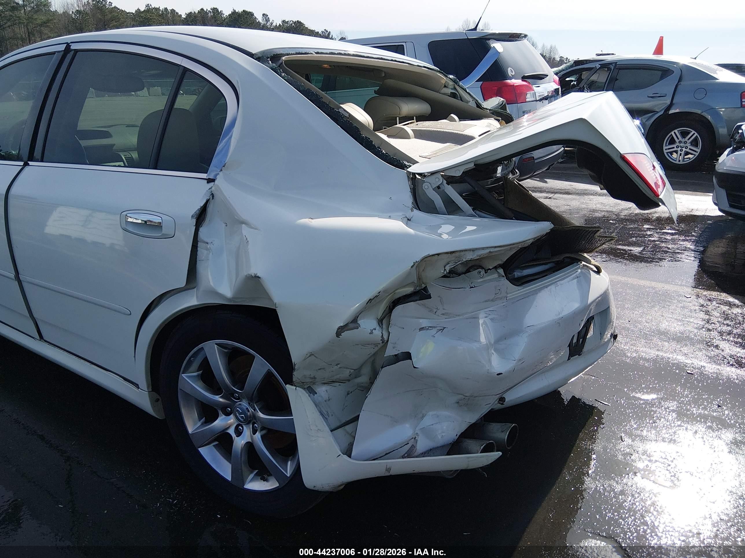 2005 Infiniti G35   White vin: JNKCV51E15M212717