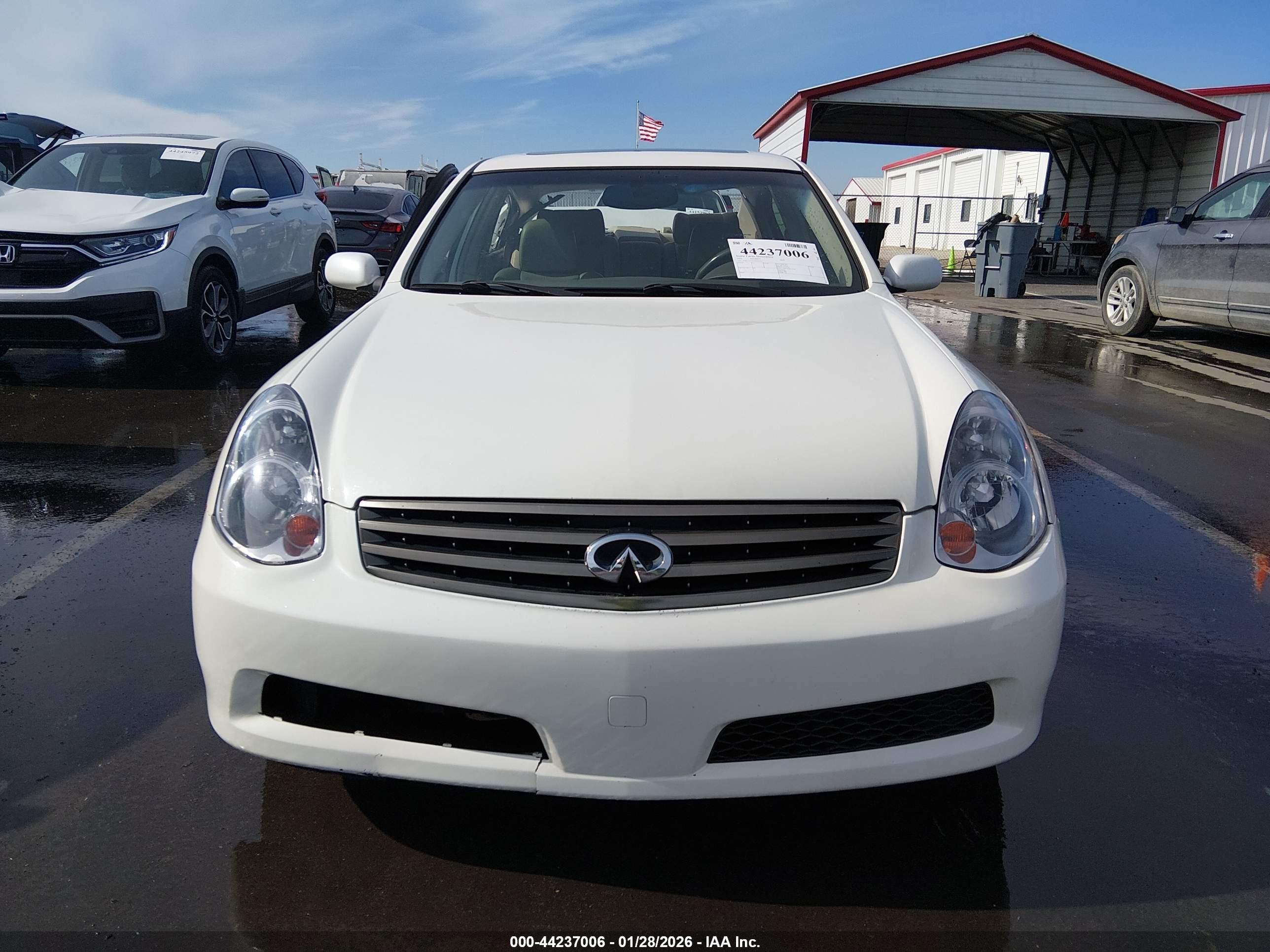 2005 Infiniti G35   White vin: JNKCV51E15M212717