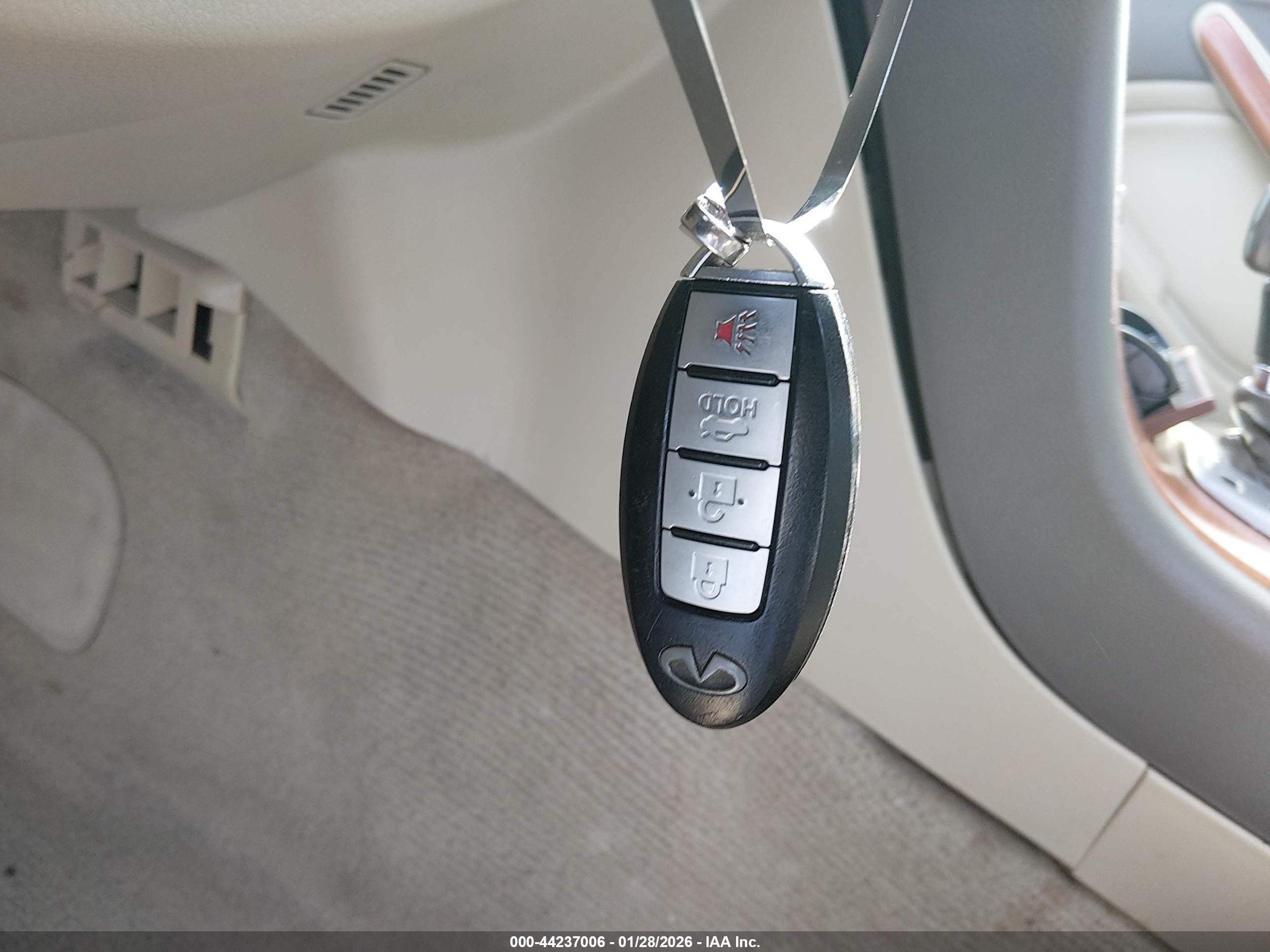 2005 Infiniti G35   White vin: JNKCV51E15M212717