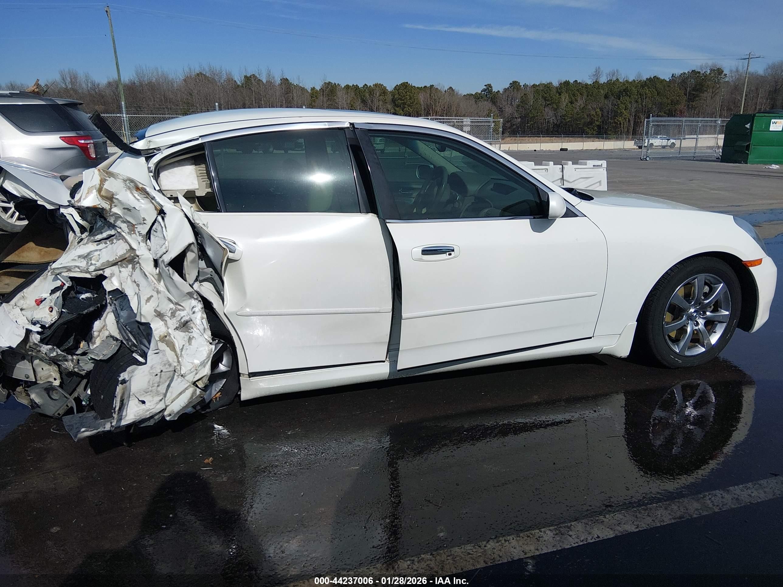 2005 Infiniti G35   White vin: JNKCV51E15M212717