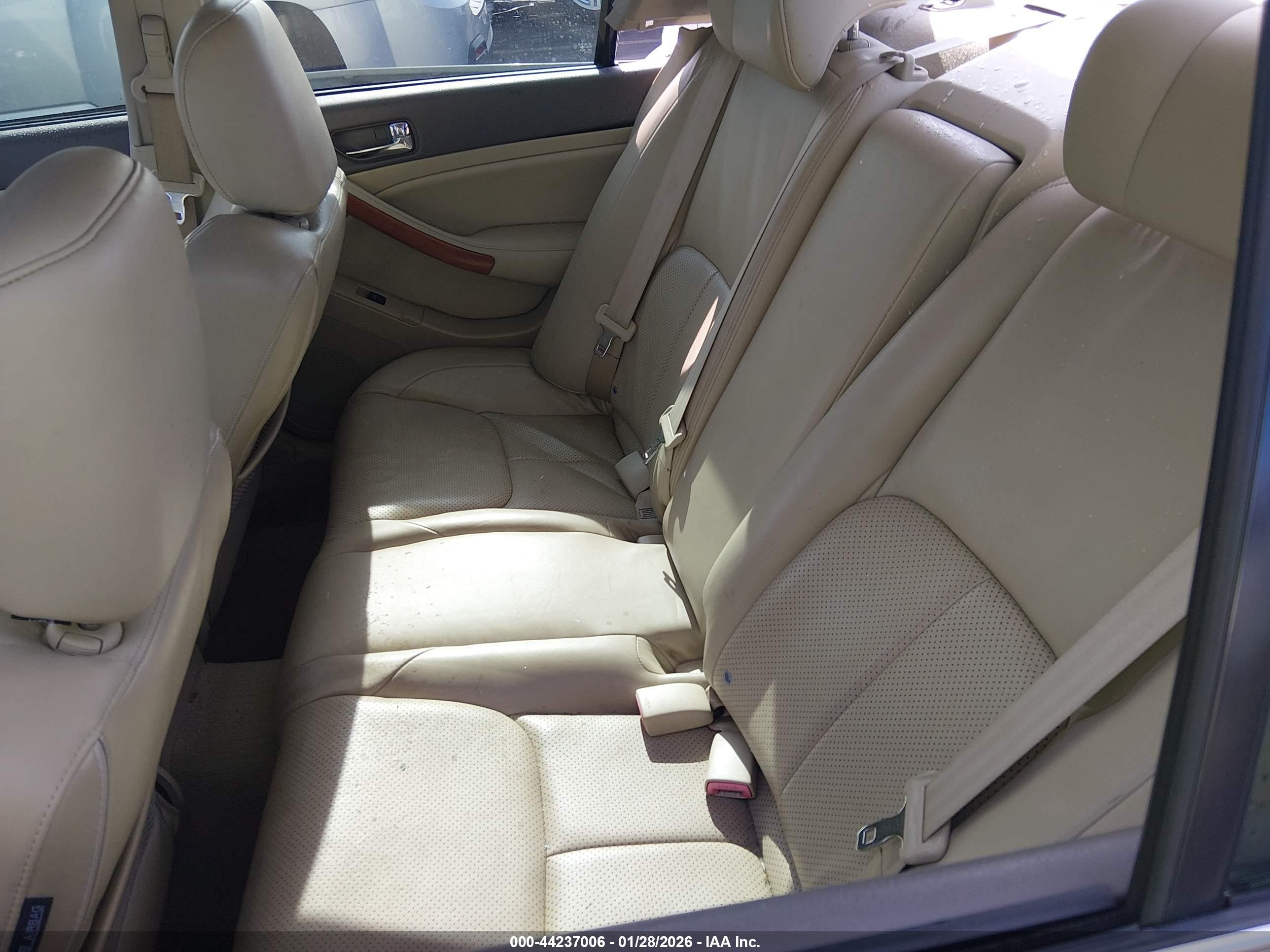 2005 Infiniti G35   White vin: JNKCV51E15M212717