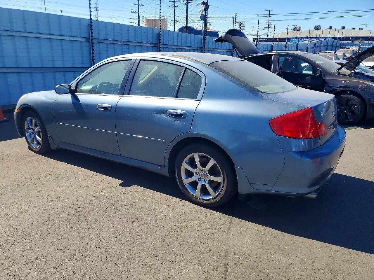 2005 Infiniti G35 Base Blue vin: JNKCV51E15M218808