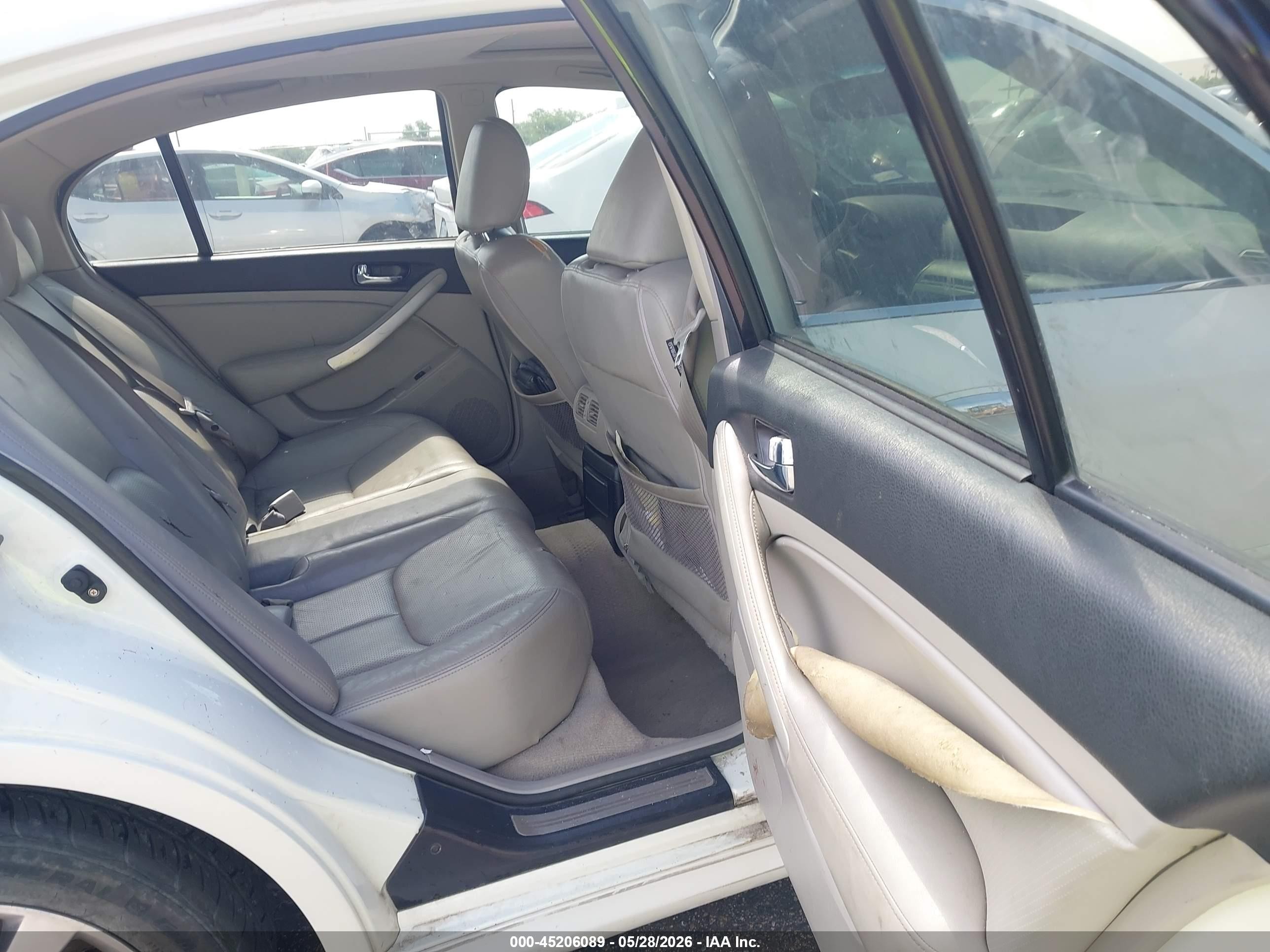 2006 Infiniti G35   White vin: JNKCV51E16M505339