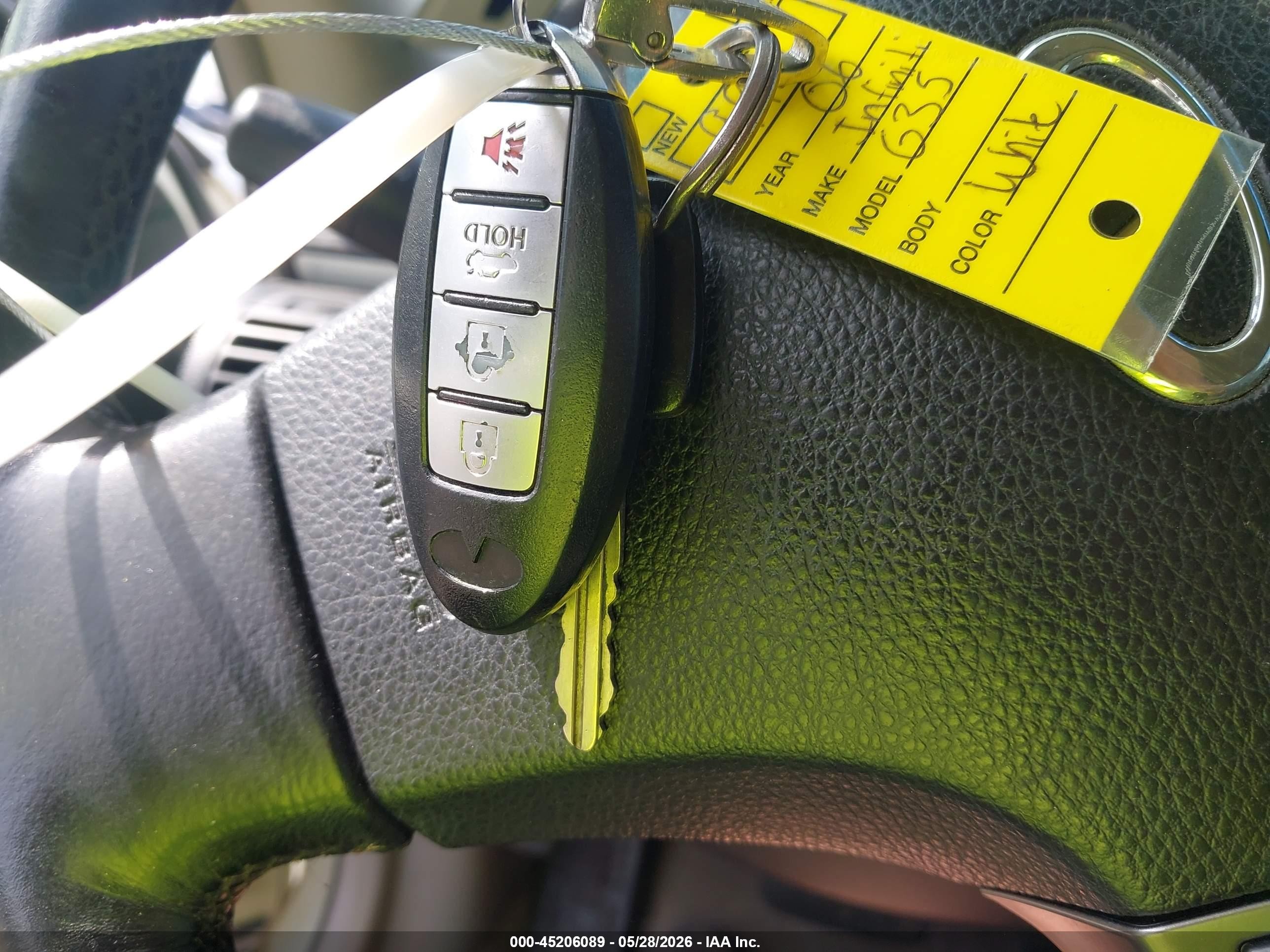 2006 Infiniti G35   White vin: JNKCV51E16M505339