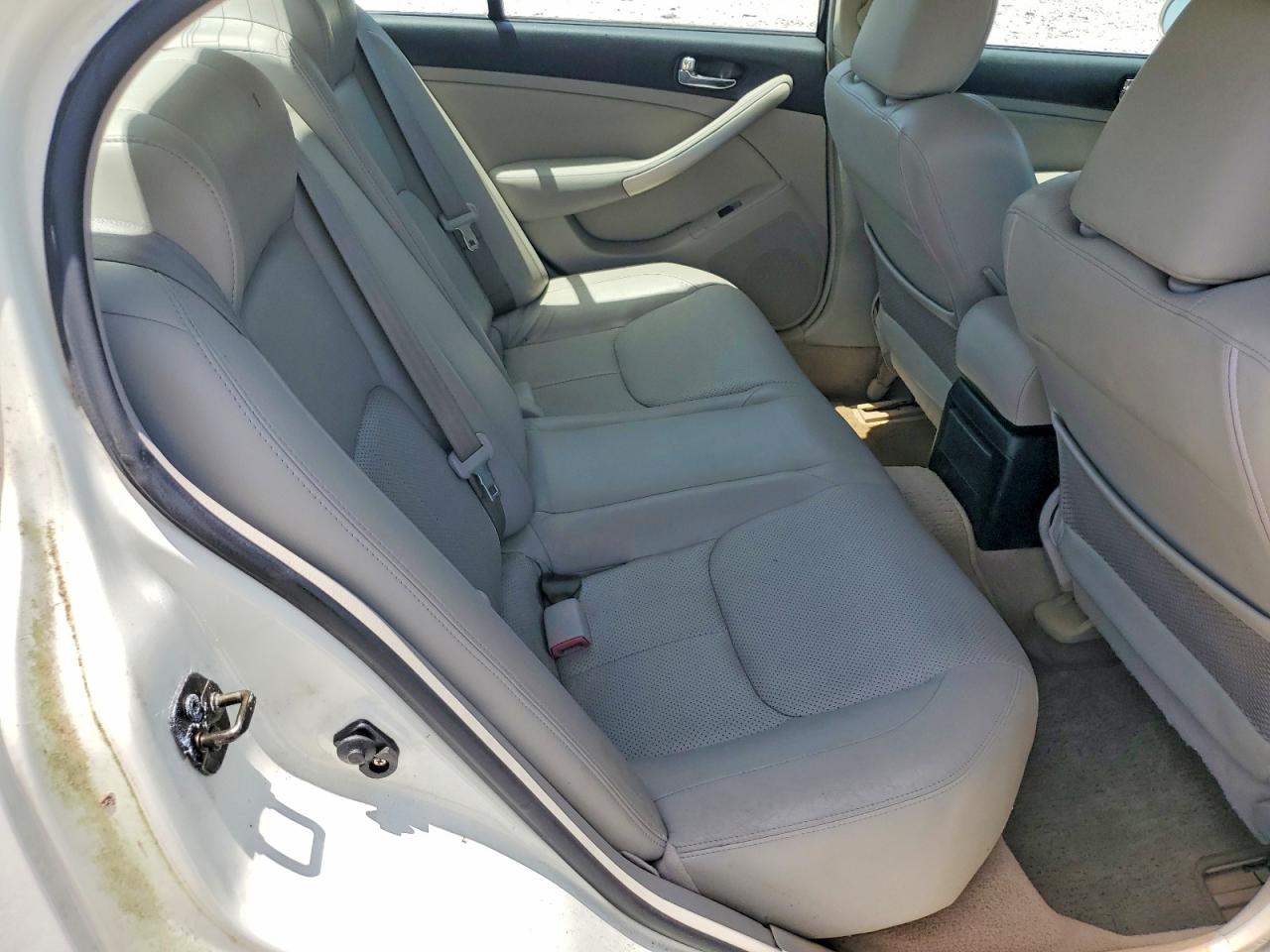 2006 Infiniti G35 Base White vin: JNKCV51E16M511691