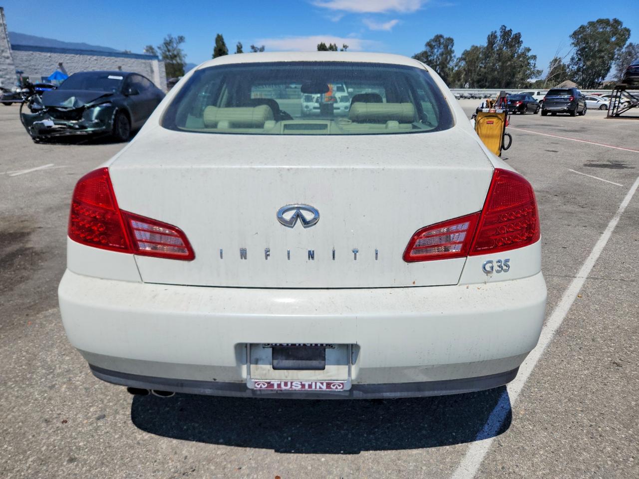 2004 Infiniti G35 Base White vin: JNKCV51E24M601624