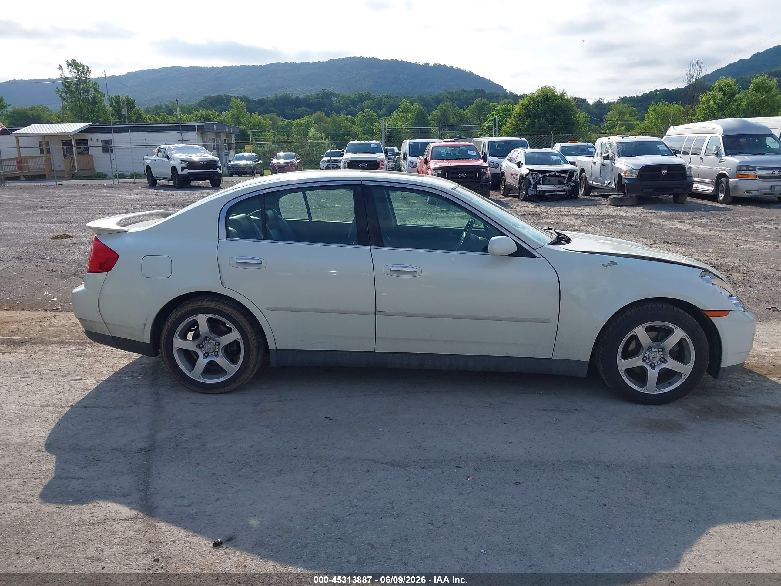 2003 Infiniti G35 Luxury Leather White vin: JNKCV51E33M013861