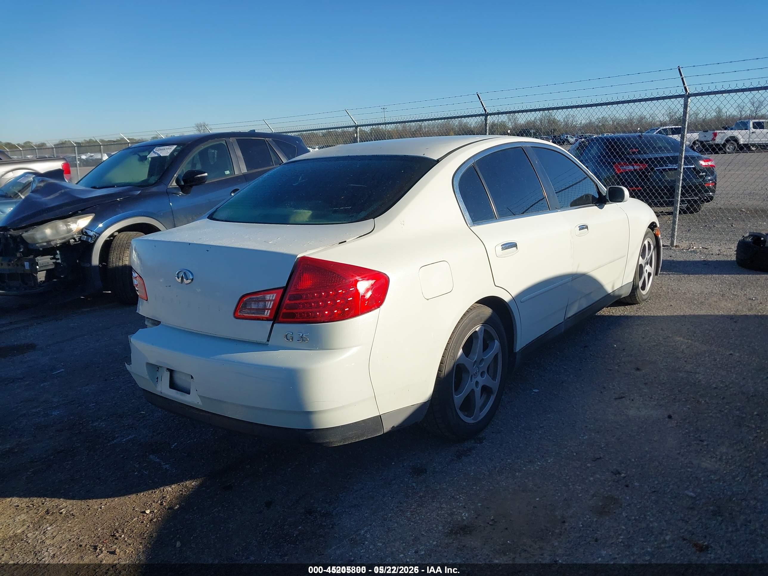 2004 Infiniti G35   White vin: JNKCV51E54M104793