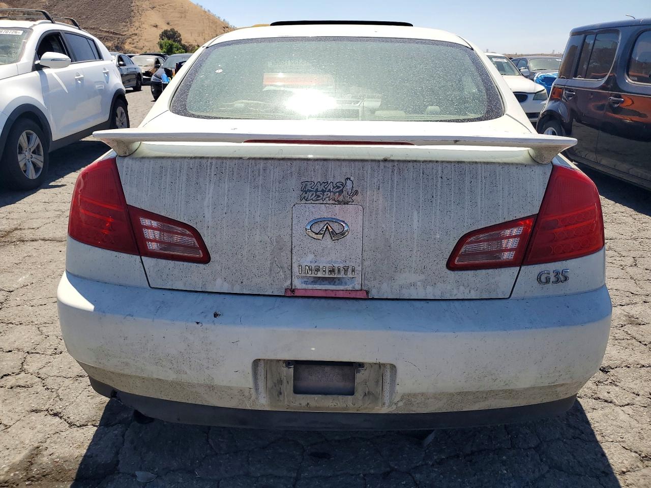 2003 Infiniti G35 Base White vin: JNKCV51E63M017578
