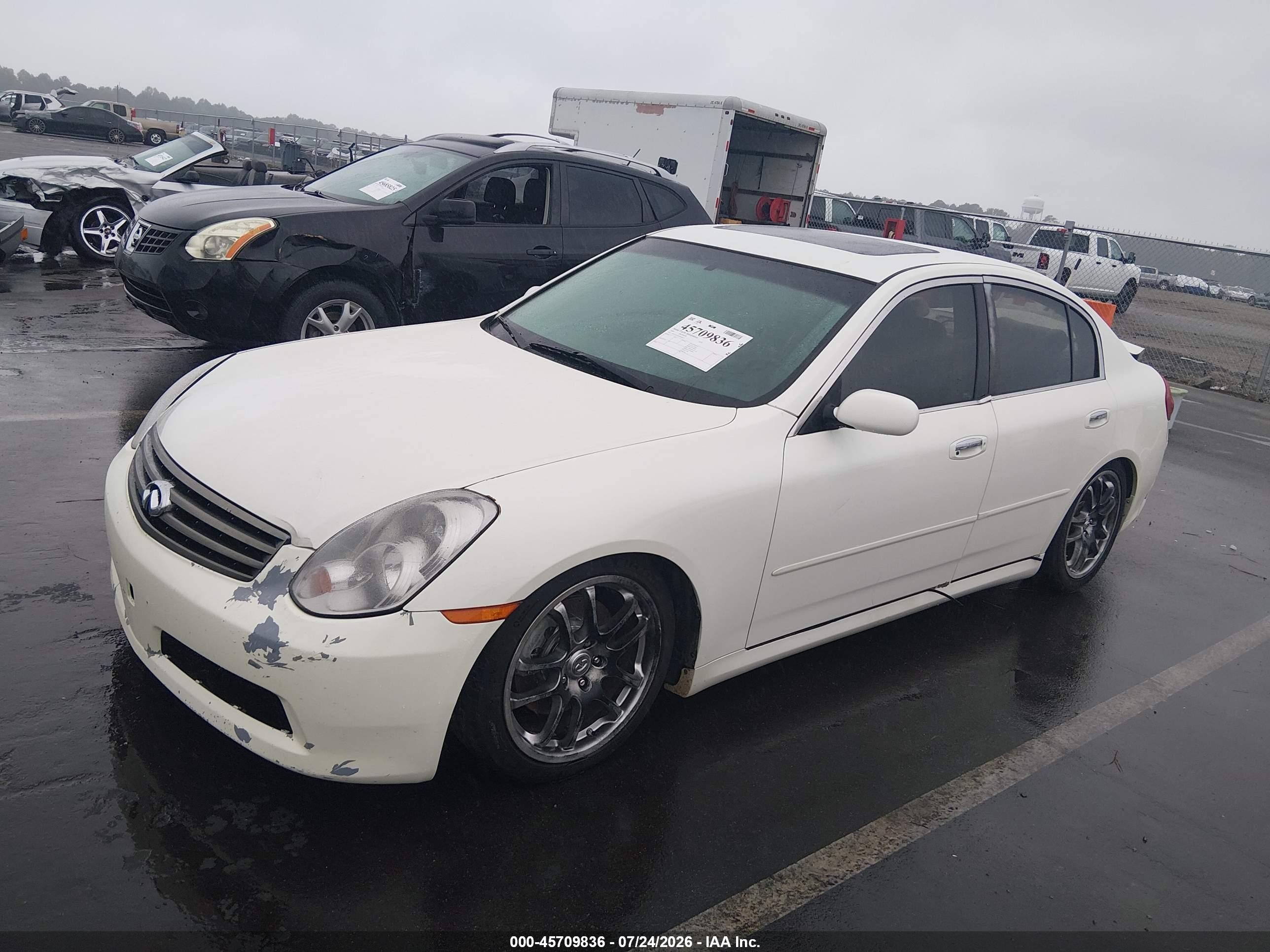 2005 Infiniti G35   White vin: JNKCV51E65M208517