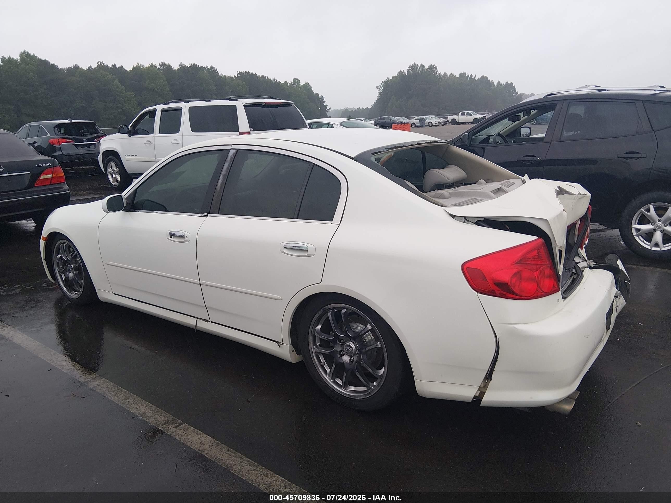 2005 Infiniti G35   White vin: JNKCV51E65M208517