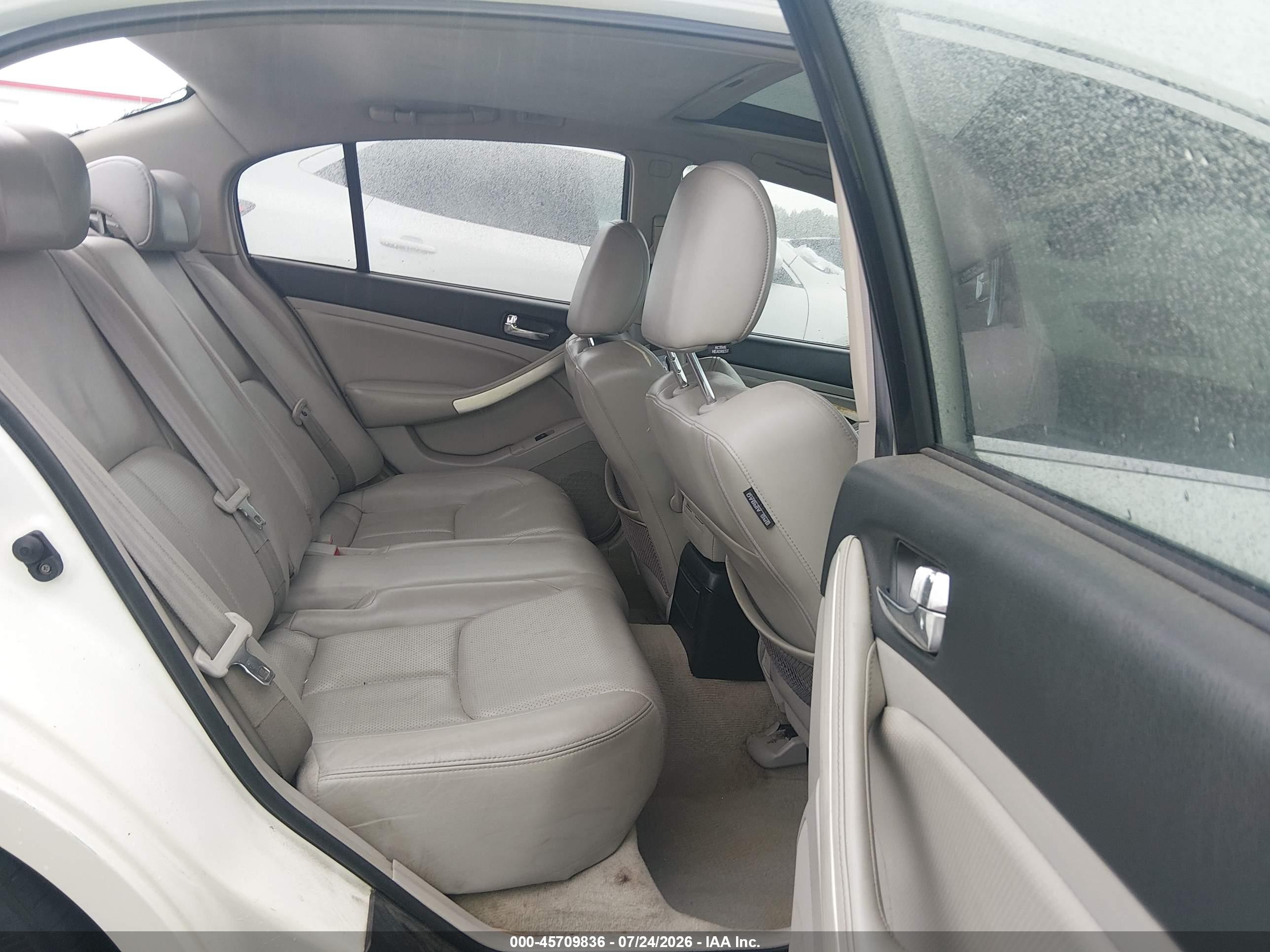 2005 Infiniti G35   White vin: JNKCV51E65M208517