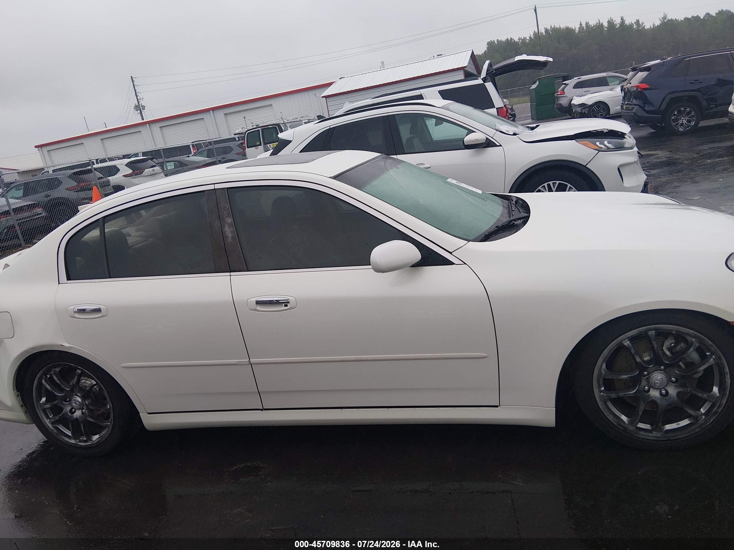 2005 Infiniti G35   White vin: JNKCV51E65M208517