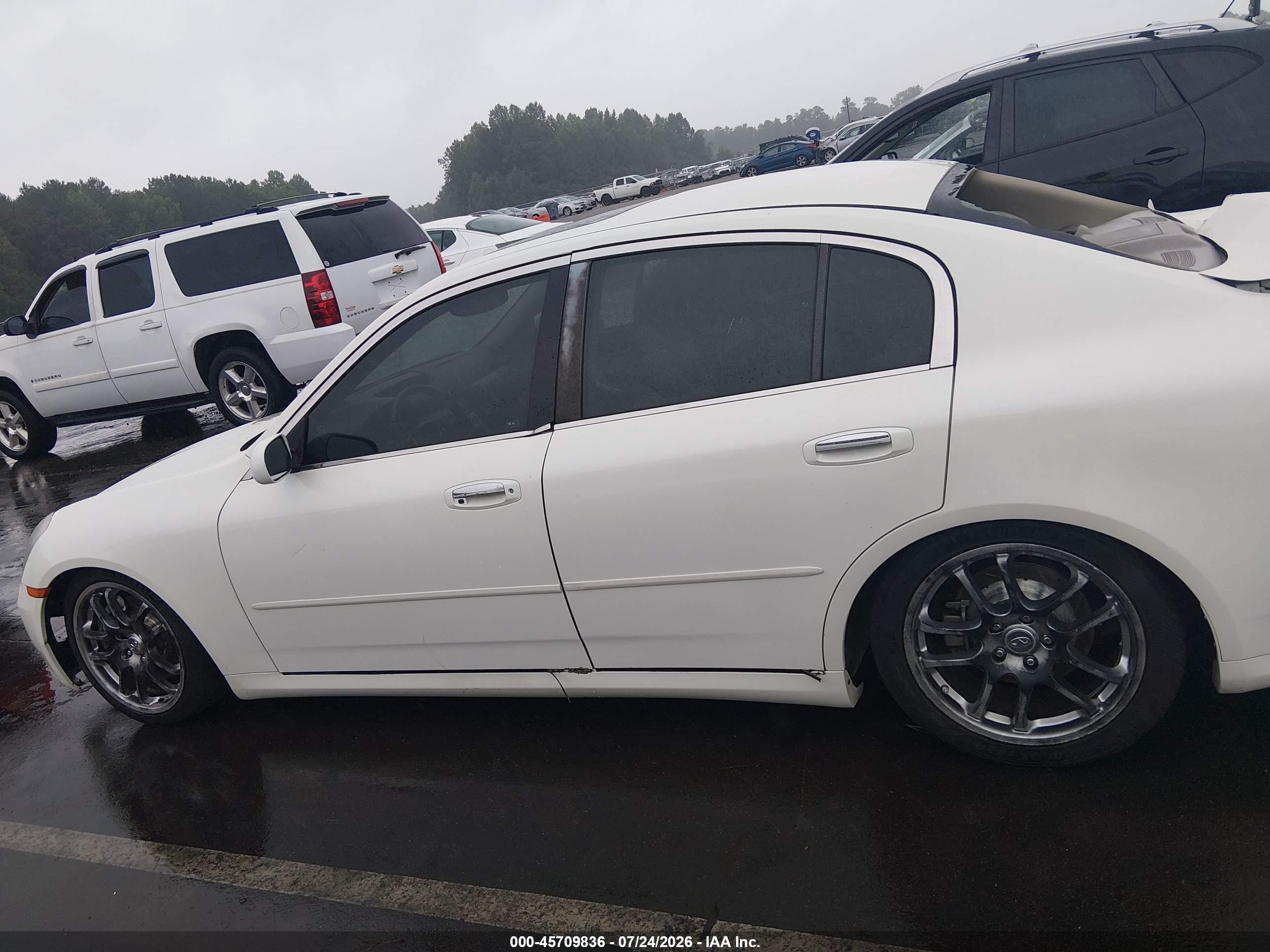 2005 Infiniti G35   White vin: JNKCV51E65M208517