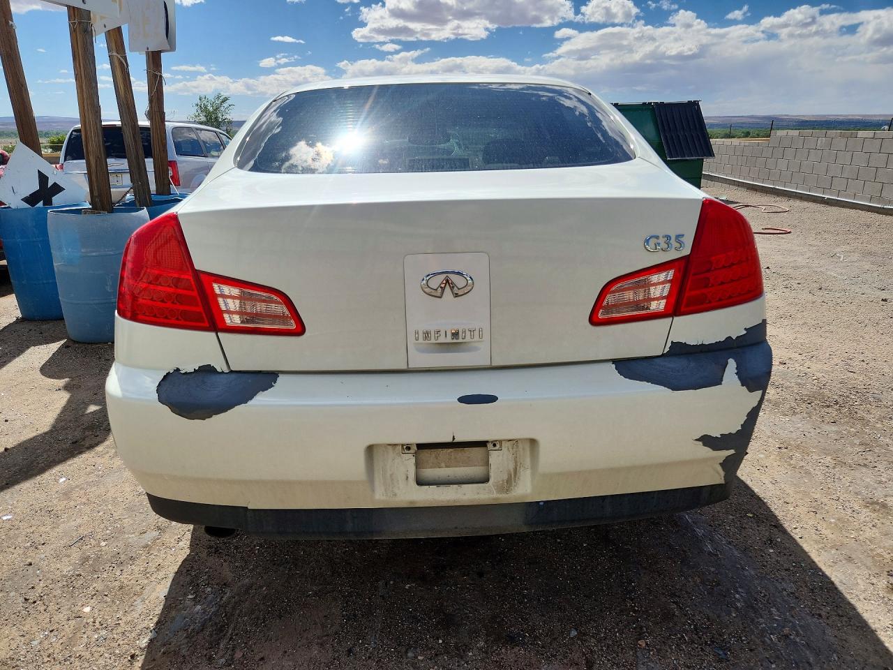 2003 Infiniti G35 Base White vin: JNKCV51E73M011613