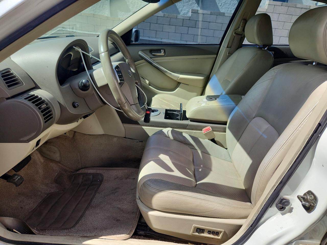 2003 Infiniti G35 Base White vin: JNKCV51E73M011613