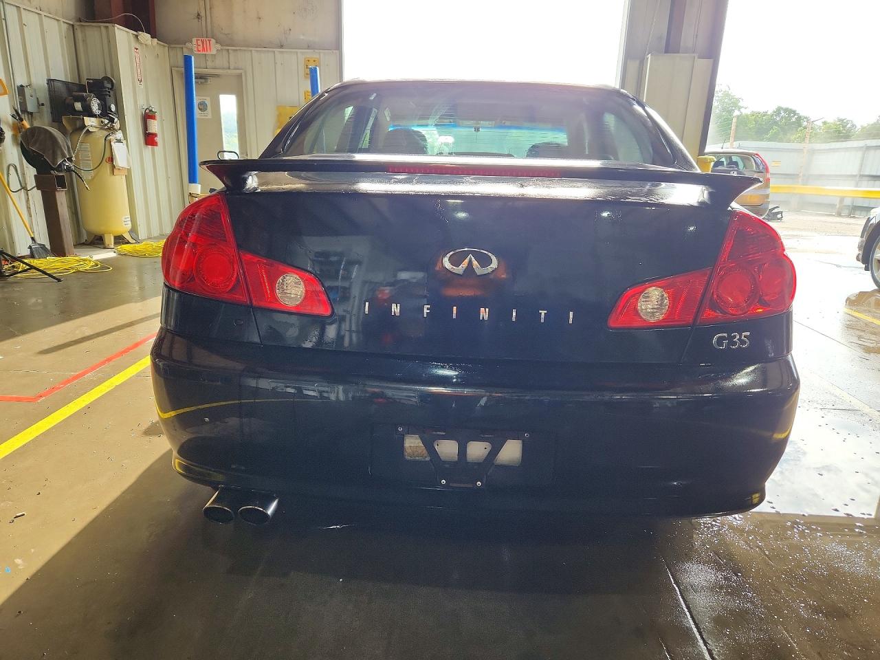 2005 Infiniti G35 Base Black vin: JNKCV51E85M214884