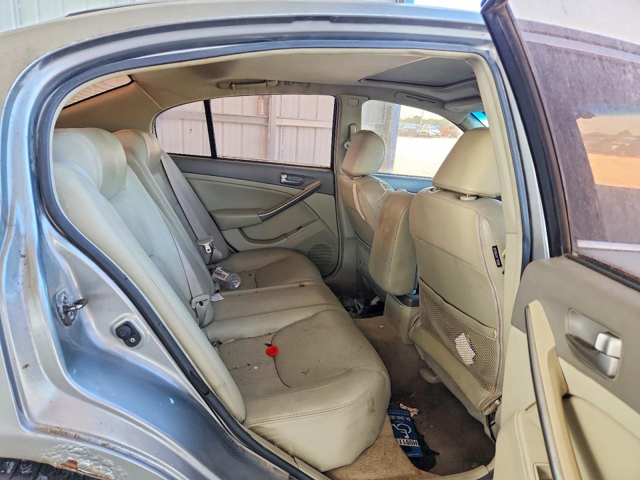 2004 Infiniti G35 Base Silver vin: JNKCV51EX4M111898