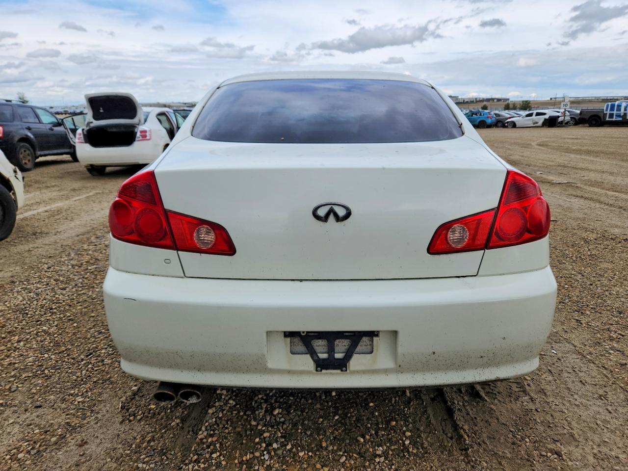 2006 Infiniti G35 Base White vin: JNKCV51EX6M504920