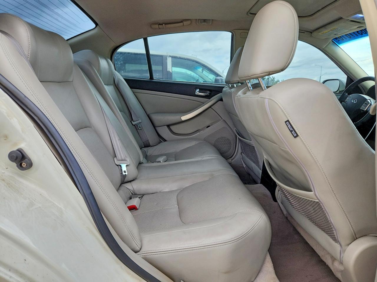 2006 Infiniti G35 Base White vin: JNKCV51EX6M504920