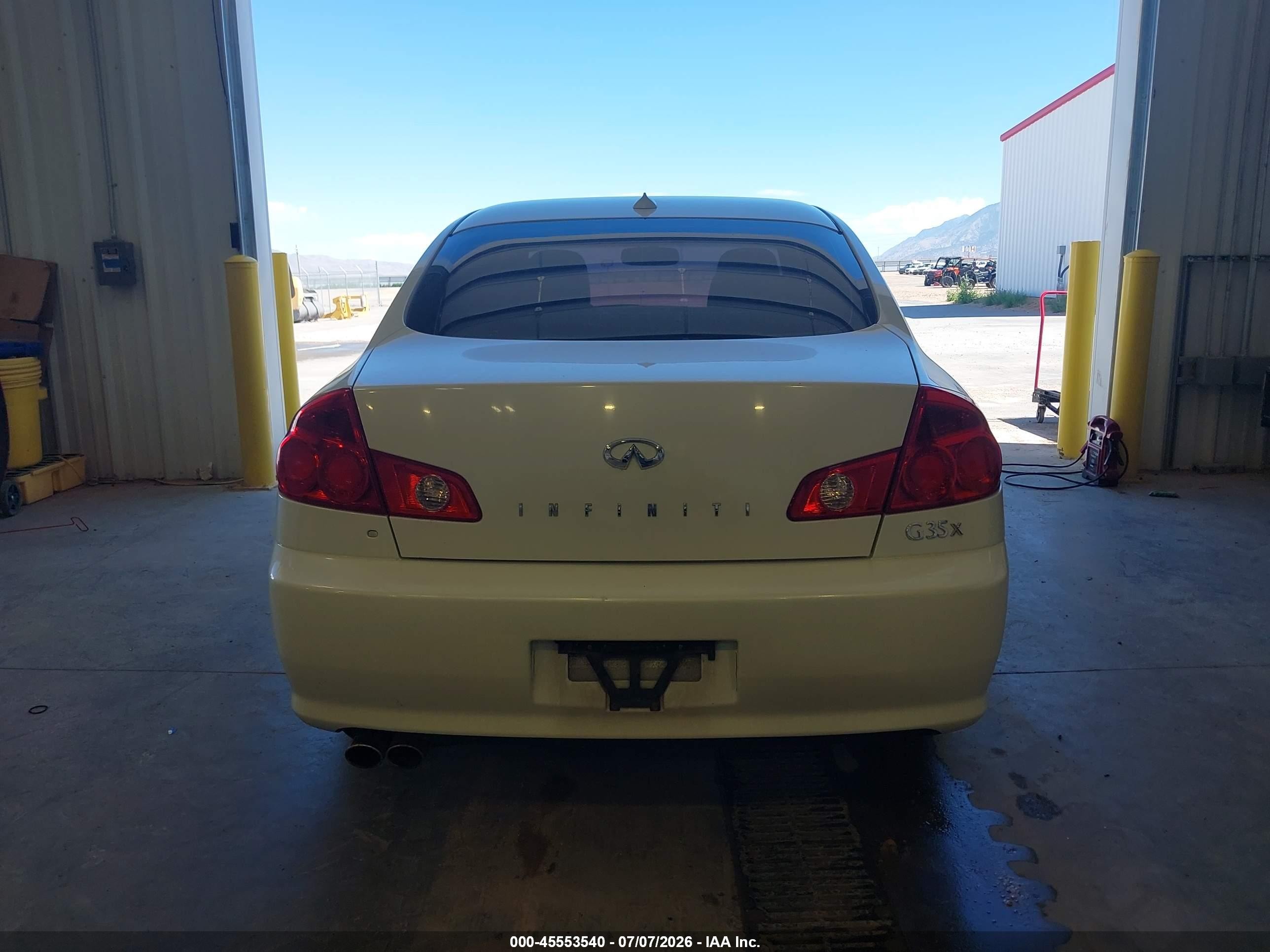 2006 Infiniti G35x   White vin: JNKCV51F06M605604