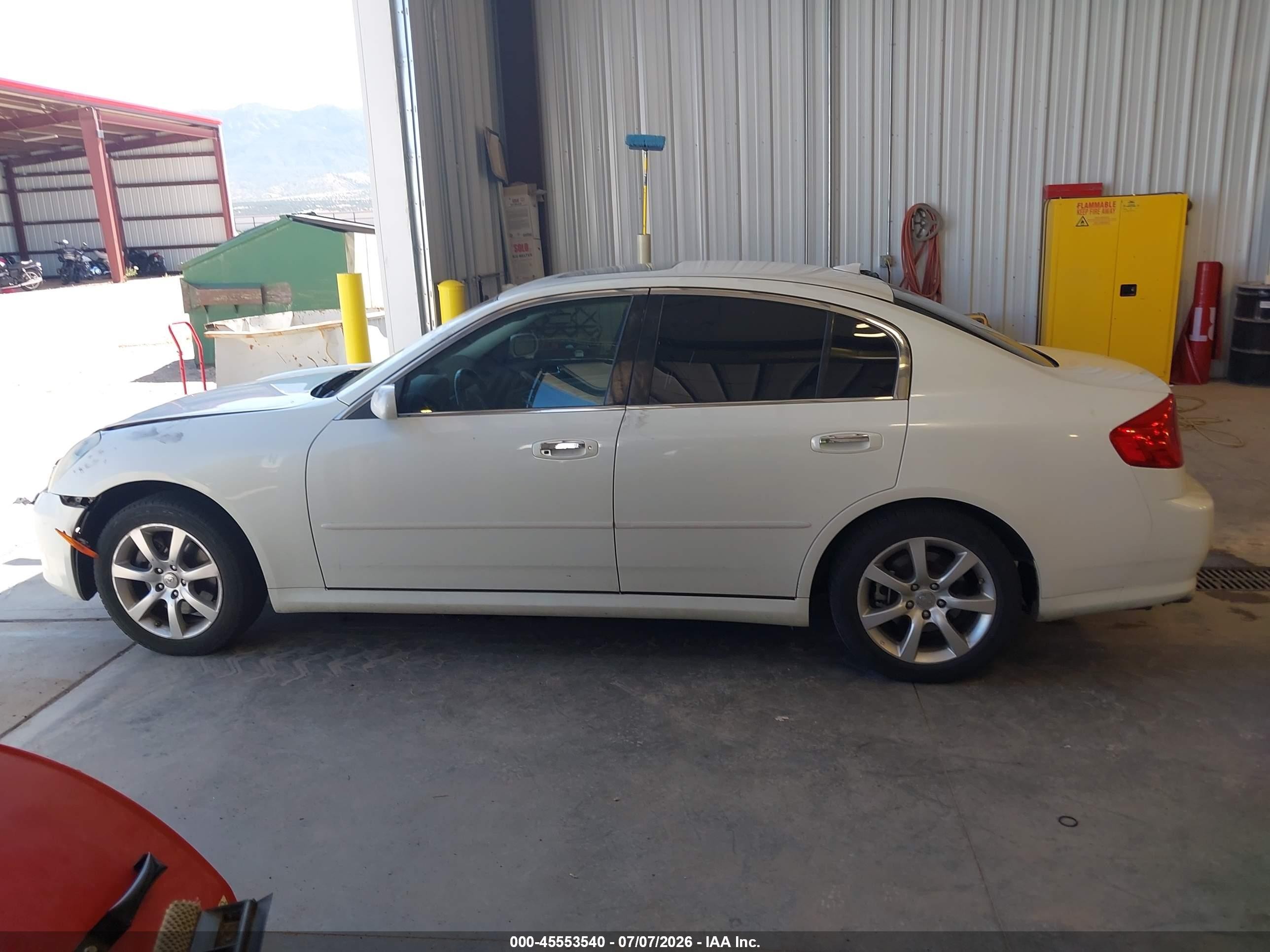 2006 Infiniti G35x   White vin: JNKCV51F06M605604