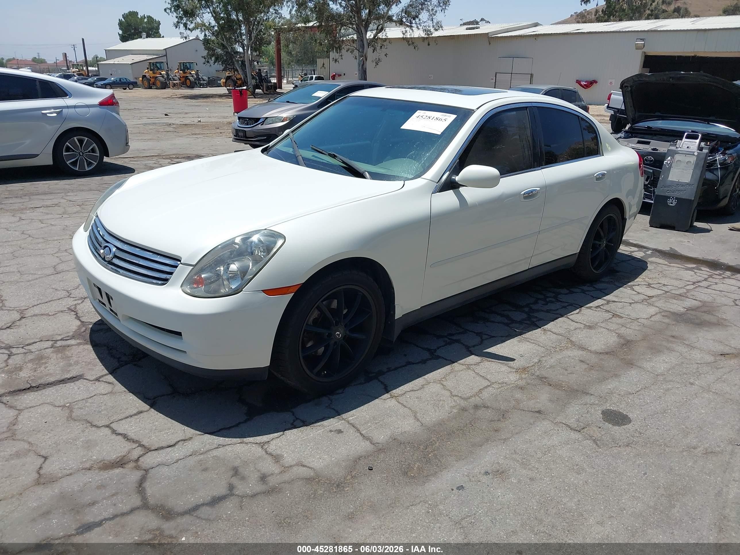 2004 Infiniti G35x   Белый vin: JNKCV51F24M708925