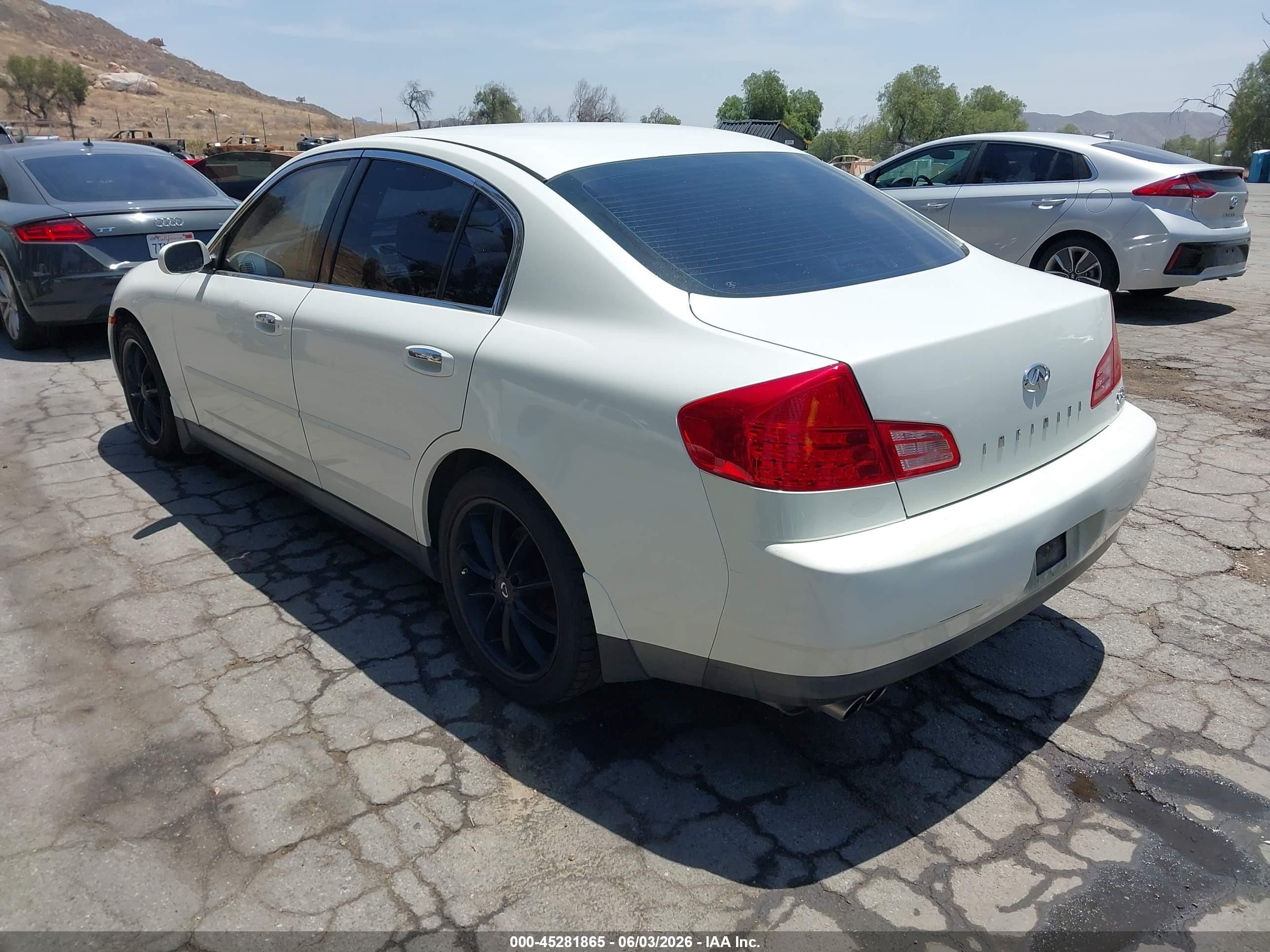 2004 Infiniti G35x   Белый vin: JNKCV51F24M708925