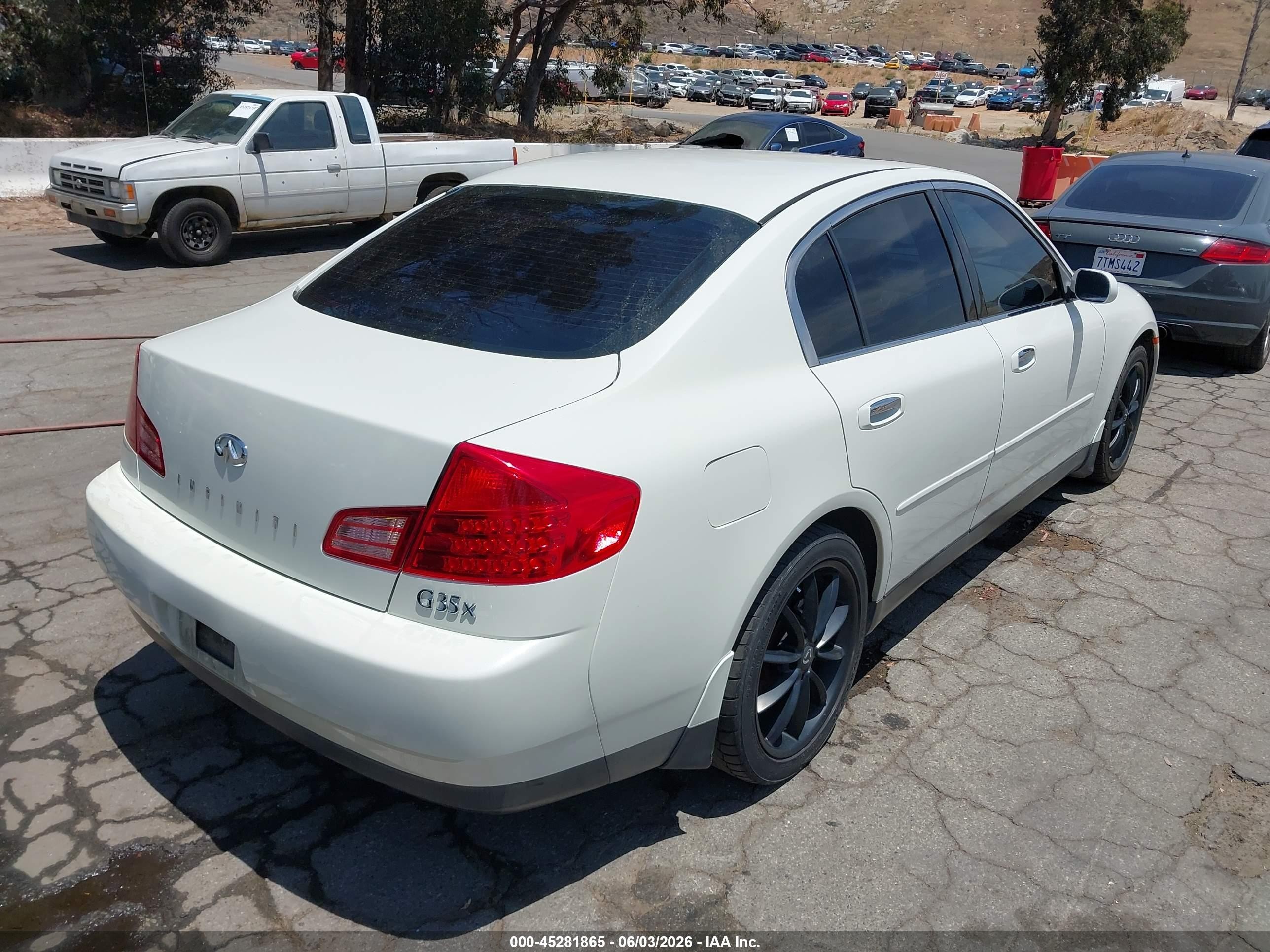 2004 Infiniti G35x   Белый vin: JNKCV51F24M708925