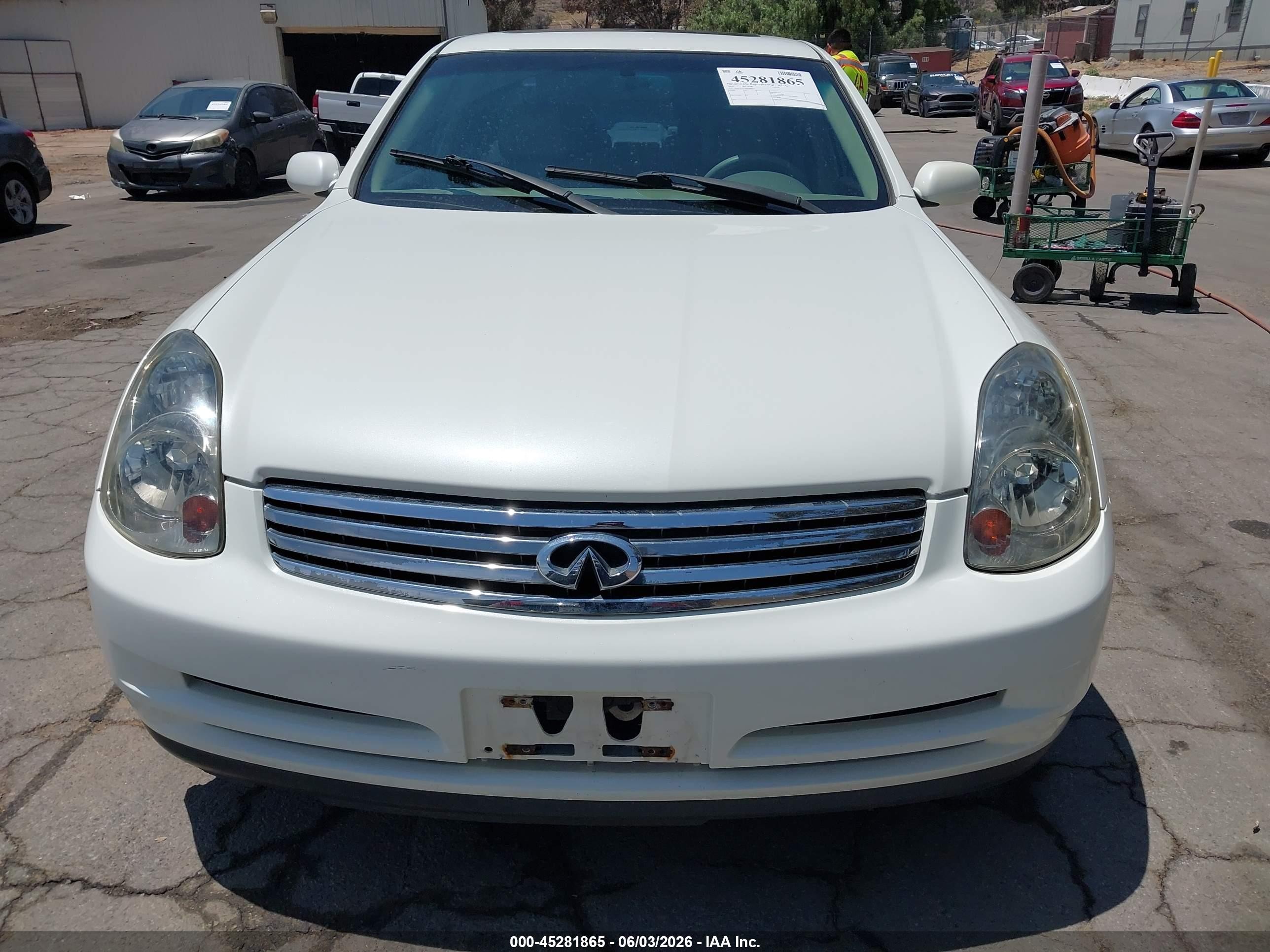 2004 Infiniti G35x   Белый vin: JNKCV51F24M708925